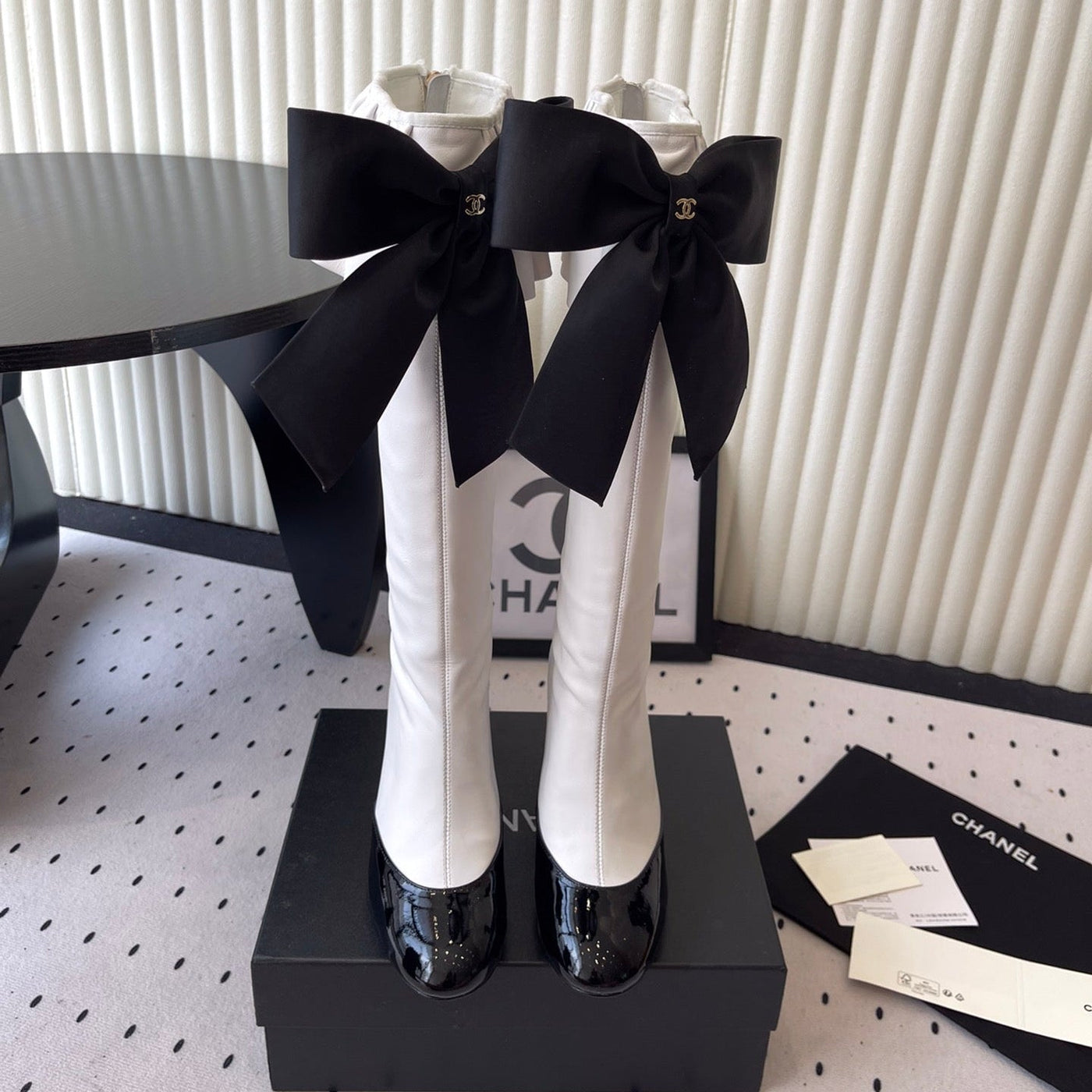 CC 25 Bow Elastic Boot White Black Lambskin 514028 | Studio Nafay