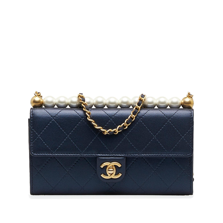 Chanel Goatskin Chic Pearls Clutch With Chain (SHG-6JqQUh) | Studio Nafay
