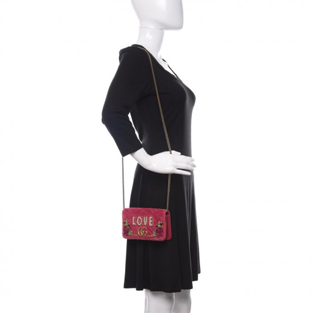 Gucci 488426 2149 Women's Raspberry Pink Velvet Mini Clutch Bag ( ) - Product Image 2
