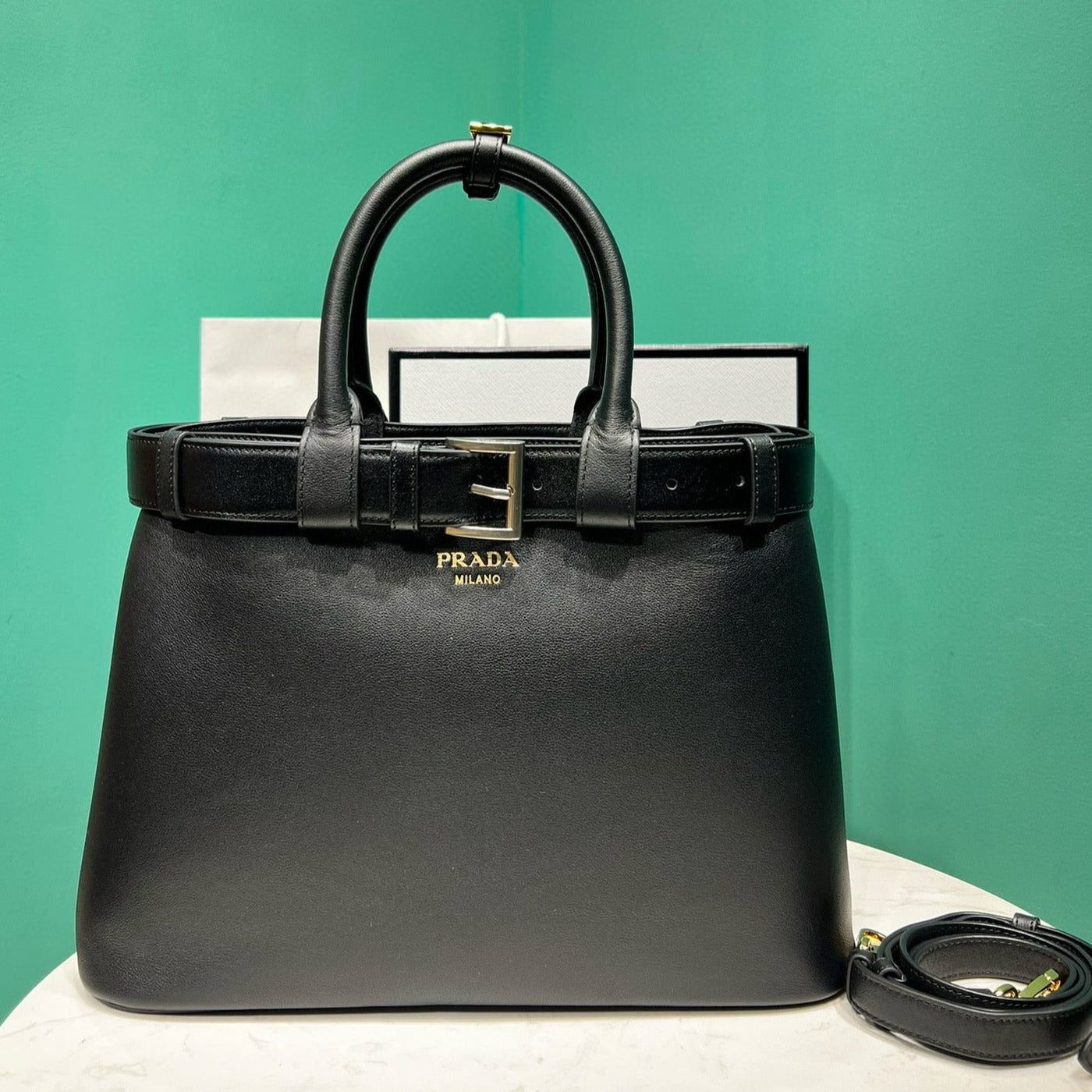 pra buckle medium 35cm black calfskin gold hardware | Studio Nafay