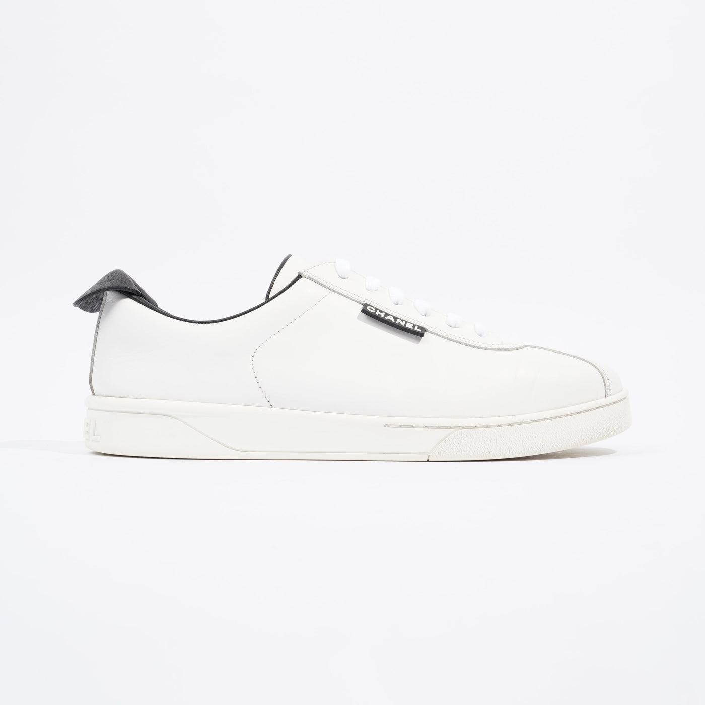 Chanel CC Logo Lace Up White Black Leather EU 41.5 UK 8.5 - Product Image 2