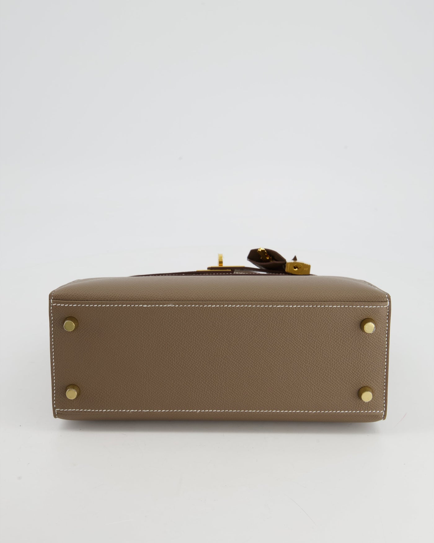 Hermes Kelly 25 Sellier Bag in Etoupe Epsom Leather and Gold Hardware - Product Image 16