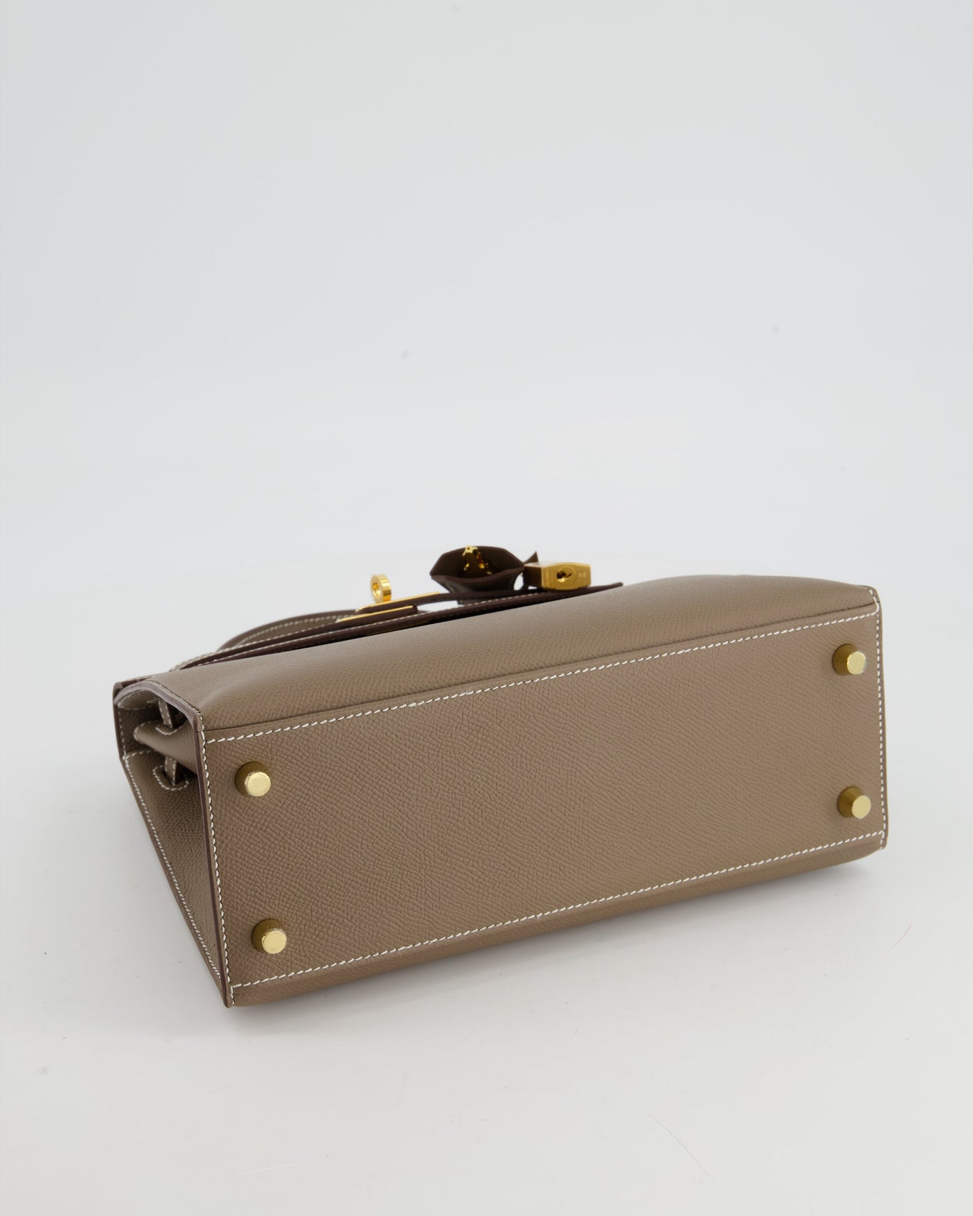 Hermes Kelly 25 Sellier Bag in Etoupe Epsom Leather and Gold Hardware - Product Image 17