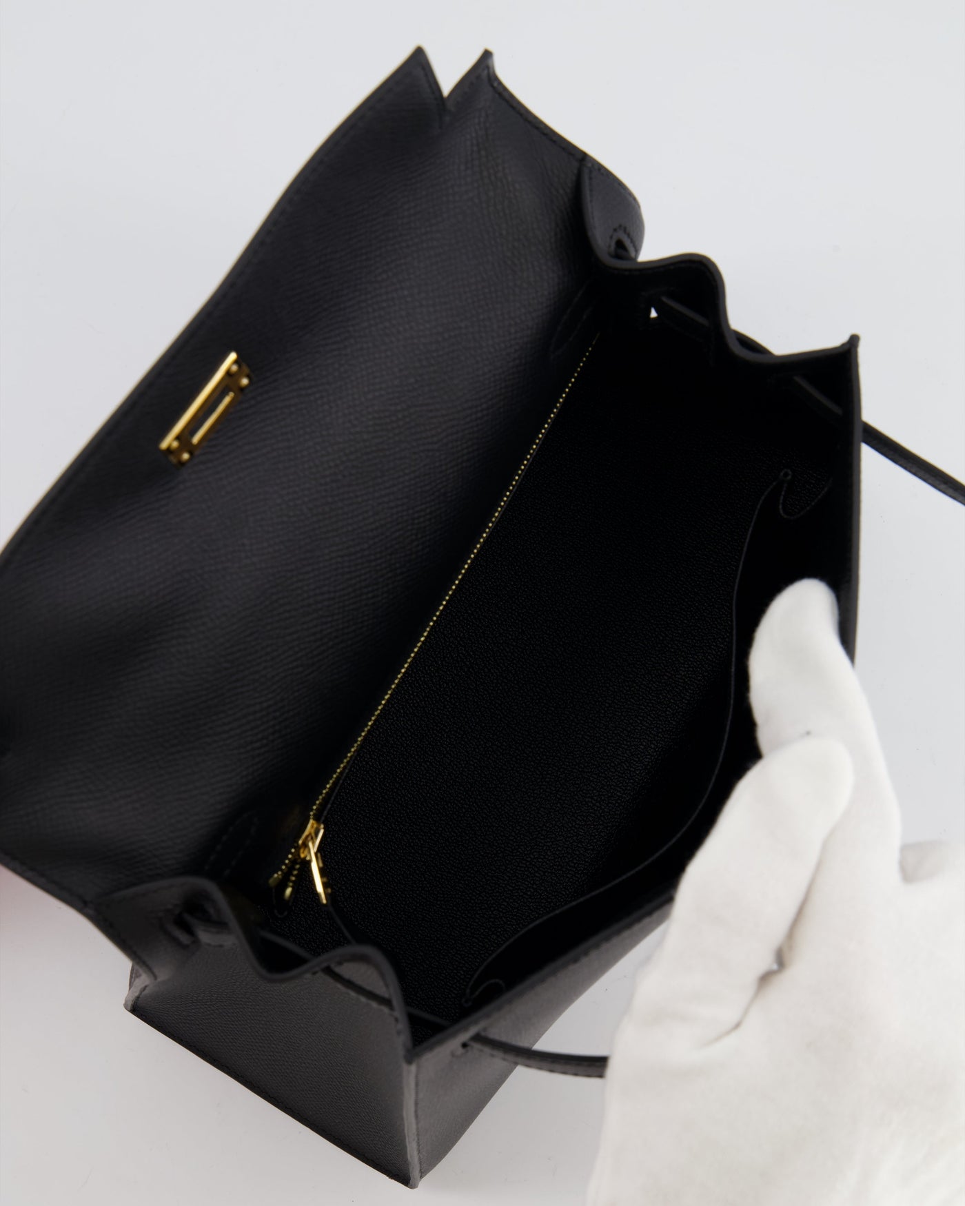 Hermes Kelly 25 Sellier Bag in Noir Epsom Leather with Gold Hardware - Product Image 17