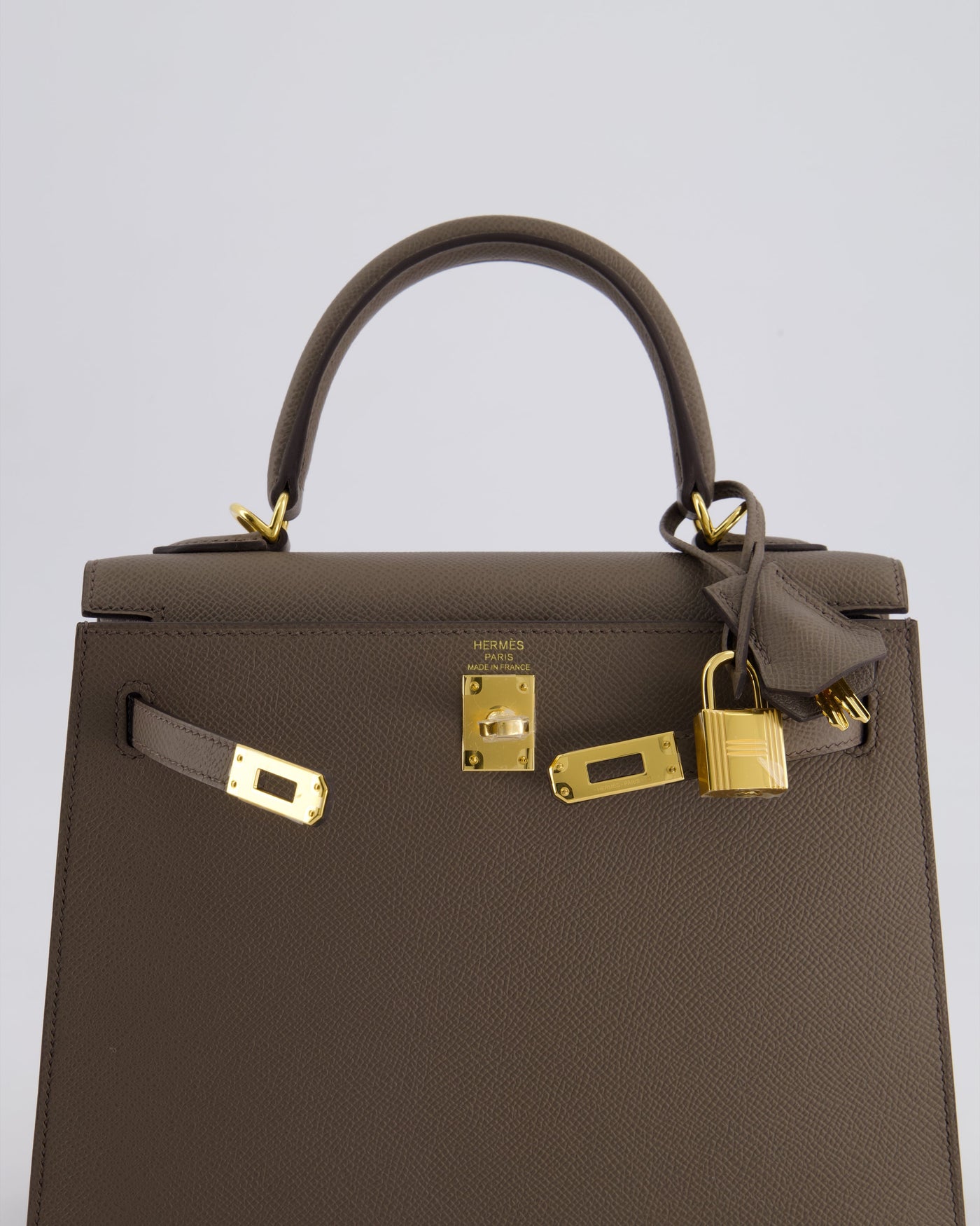 *RARE* Hermes Kelly 25 Sellier Bag in Gris Etain Epsom Leather with Gold Hardware - Product Image 15