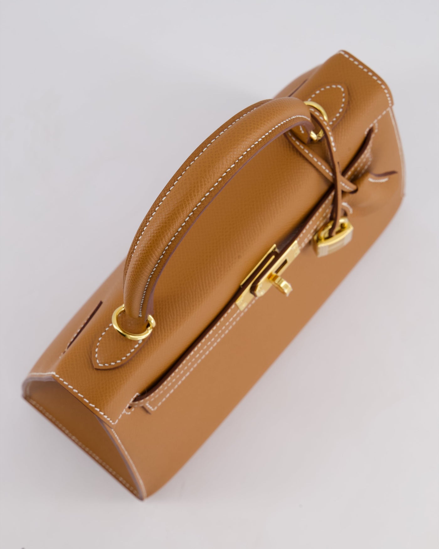 Hermes Kelly 25 Sellier Bag in Gold Epsom Leather with Gold Hardware - Product Image 17