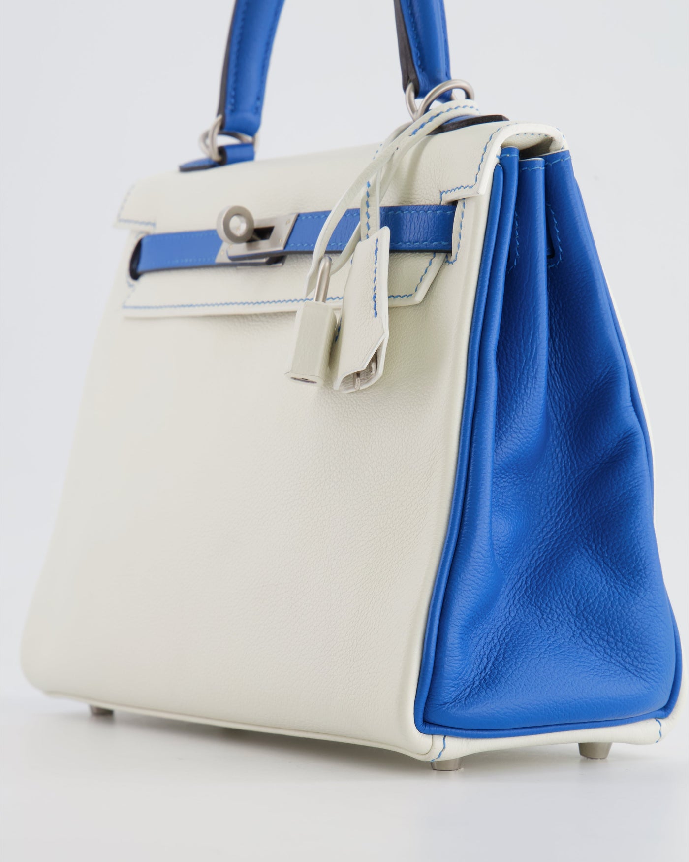 Hermes HSS Kelly 25 Retourne Bag in White and Bleu Mykonos Evercolor Leather with Contrast Stitching and Brushed Palladium Hardware - Product Image 14