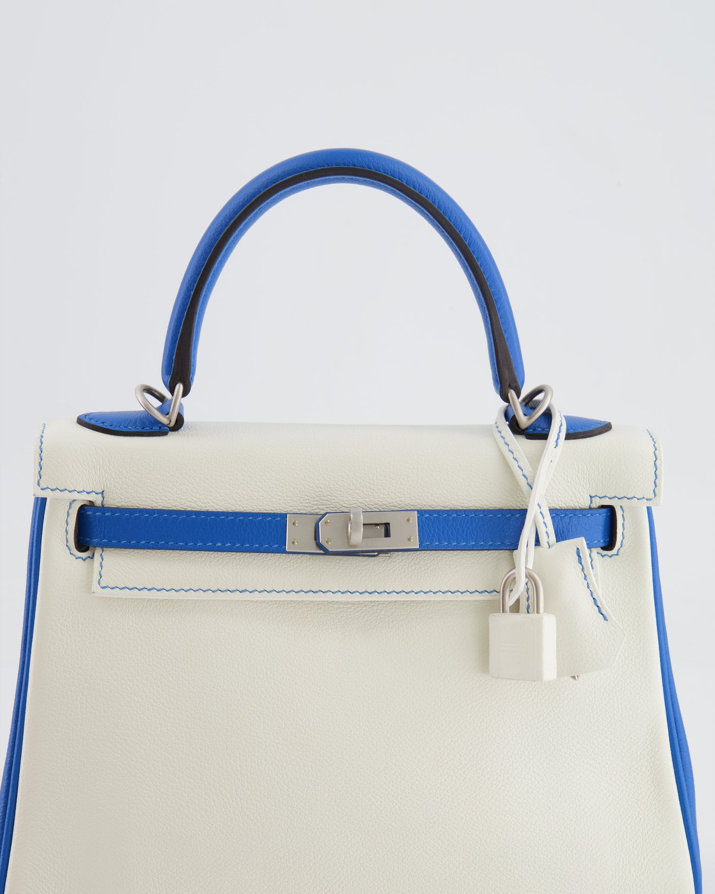 Hermes HSS Kelly 25 Retourne Bag in White and Bleu Mykonos Evercolor Leather with Contrast Stitching and Brushed Palladium Hardware - Product Image 3
