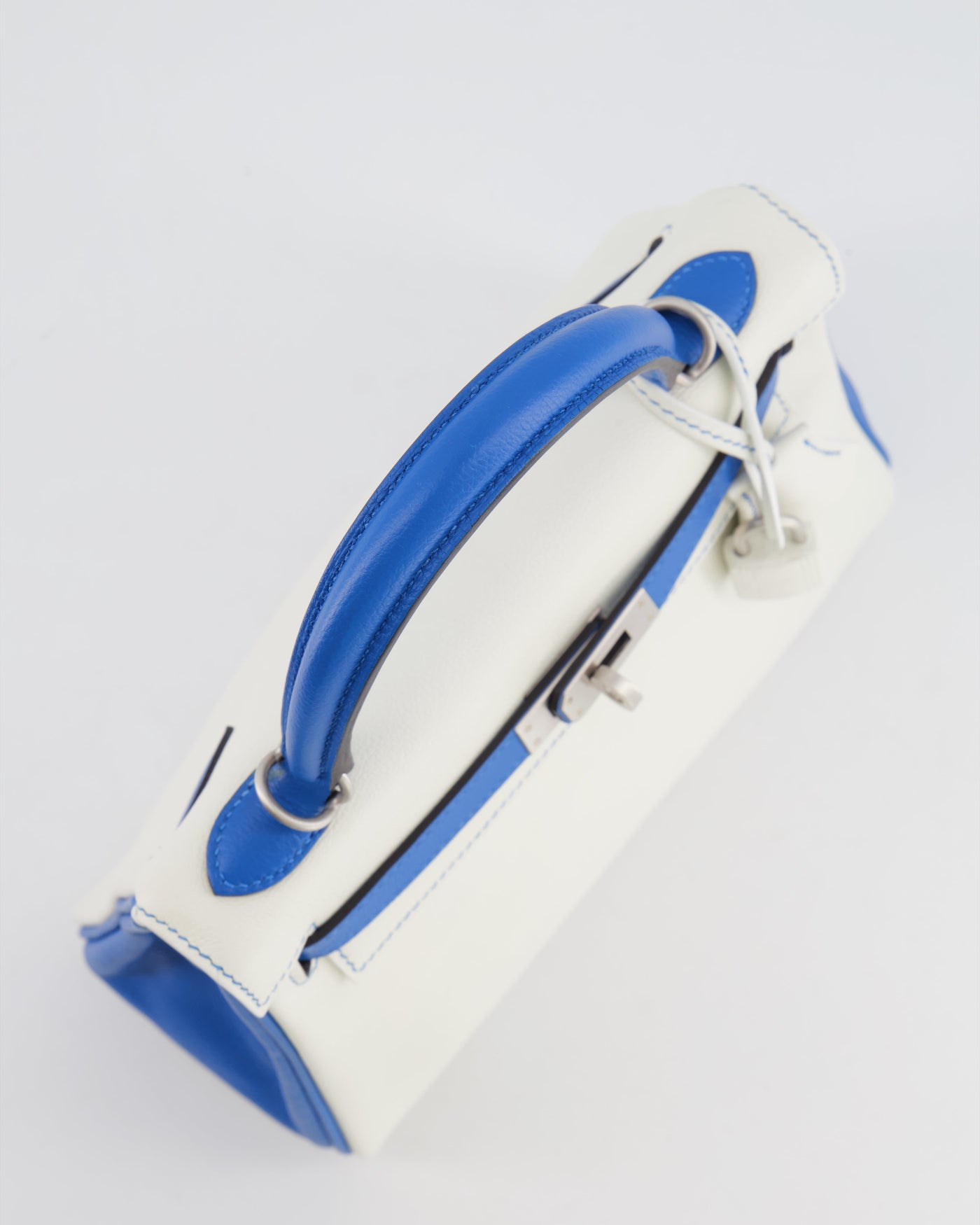 Hermes HSS Kelly 25 Retourne Bag in White and Bleu Mykonos Evercolor Leather with Contrast Stitching and Brushed Palladium Hardware - Product Image 20
