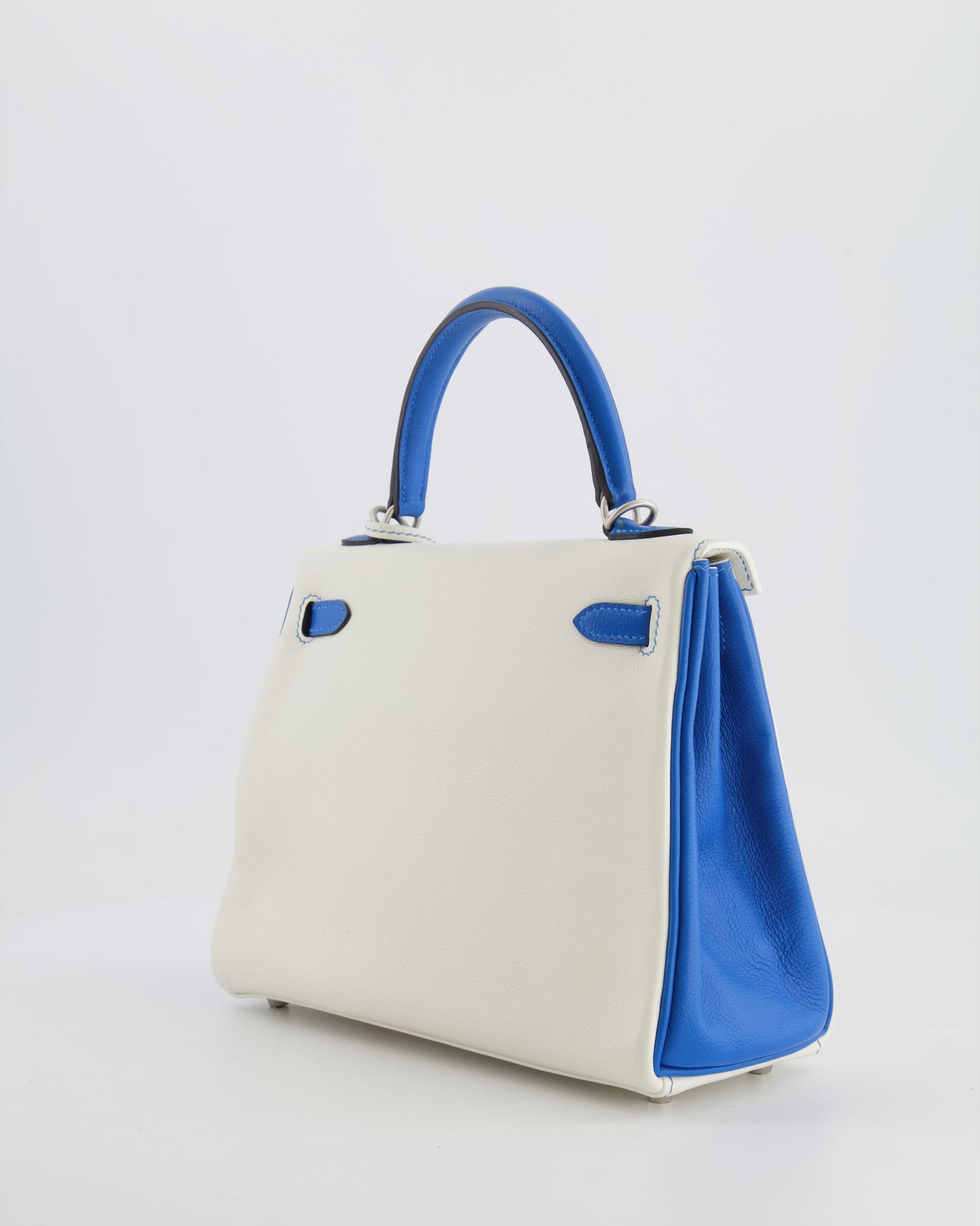 Hermes HSS Kelly 25 Retourne Bag in White and Bleu Mykonos Evercolor Leather with Contrast Stitching and Brushed Palladium Hardware - Product Image 12