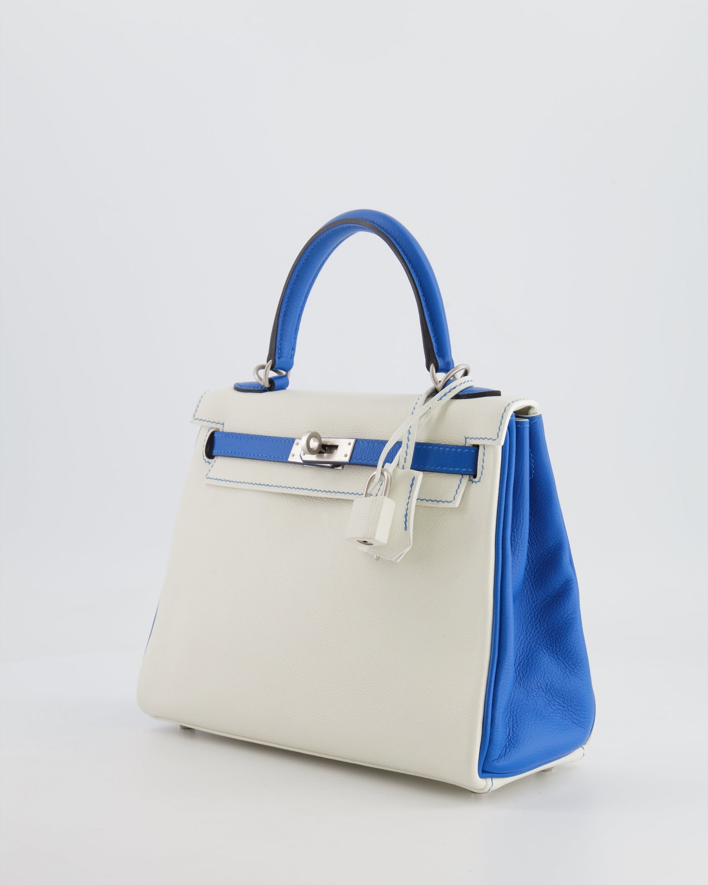 Hermes HSS Kelly 25 Retourne Bag in White and Bleu Mykonos Evercolor Leather with Contrast Stitching and Brushed Palladium Hardware - Product Image 9