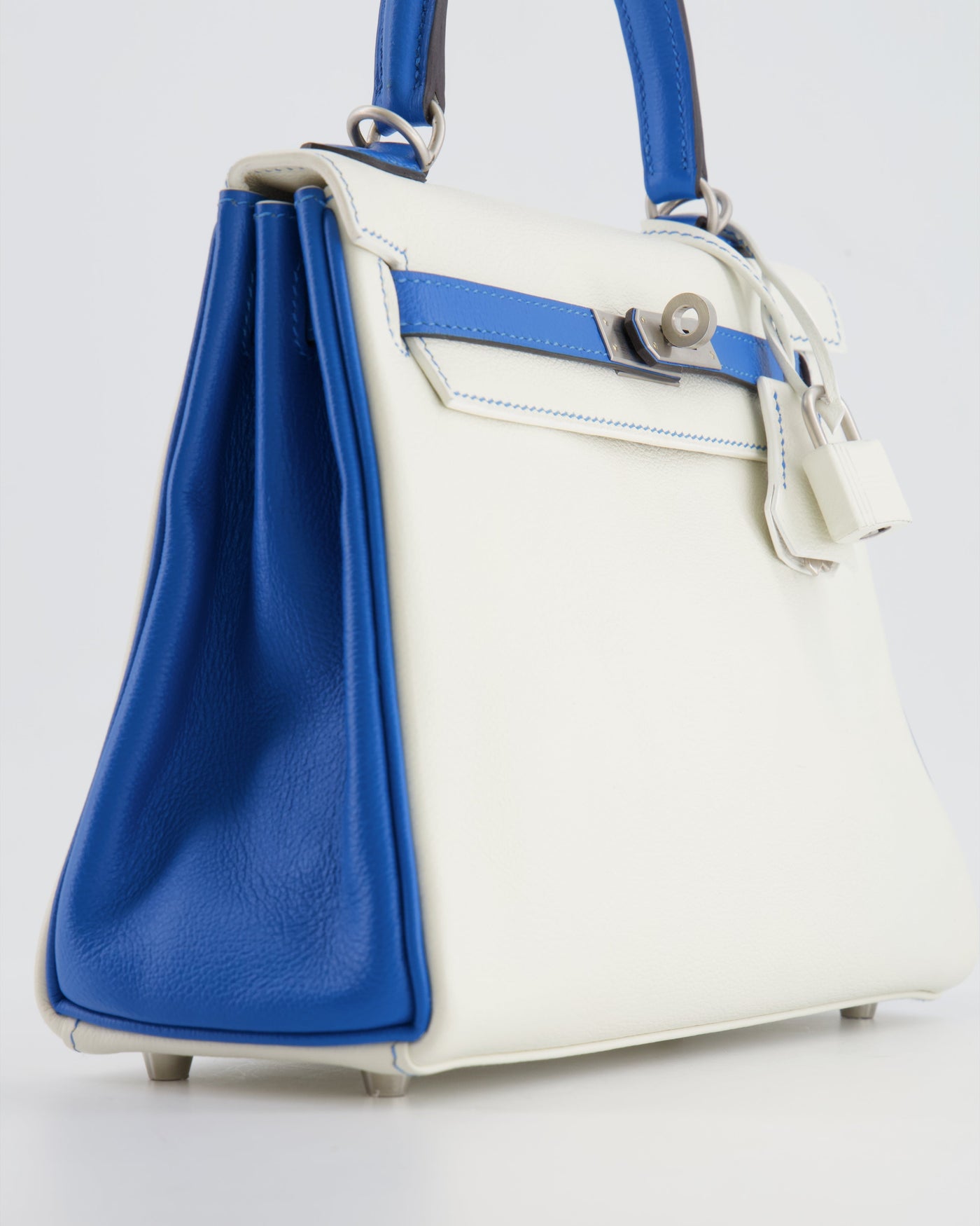Hermes HSS Kelly 25 Retourne Bag in White and Bleu Mykonos Evercolor Leather with Contrast Stitching and Brushed Palladium Hardware - Product Image 13