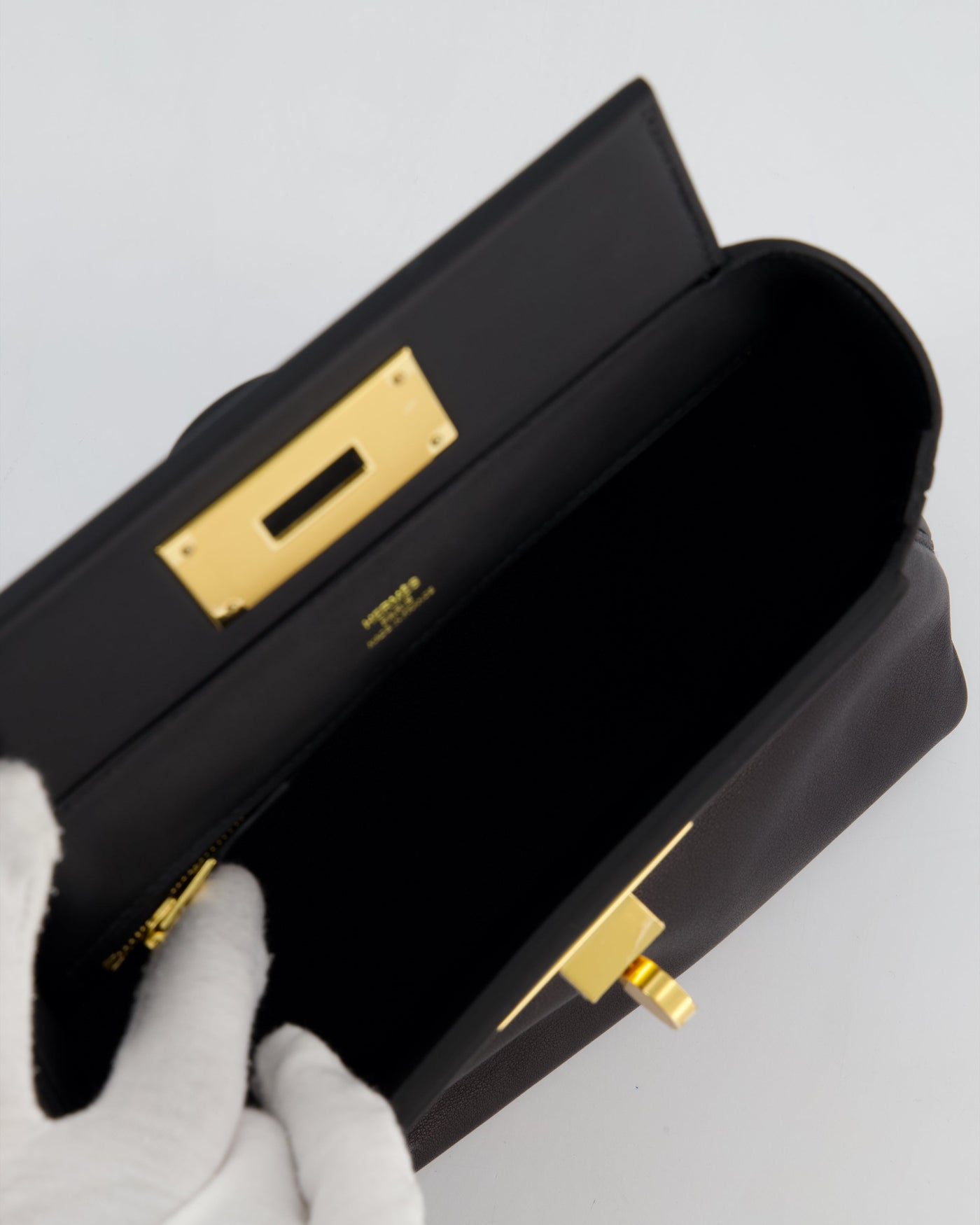 *RARE* Hermes 24/24 21 Bag in Noir Volupto and Noir Swift Leather with Gold Hardware - Product Image 17