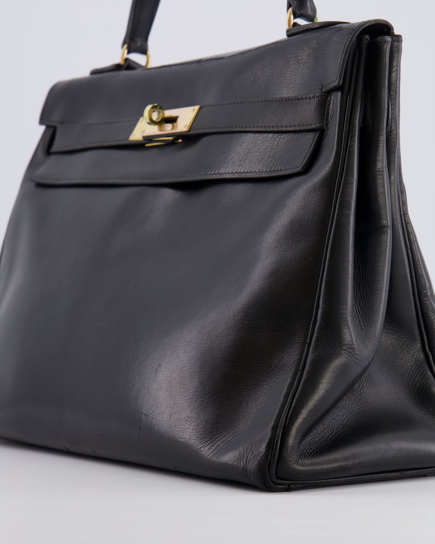 Hermes Kelly 32 Retourne Bag in Black Calfskin Box Leather with Gold Hardware - Product Image 13