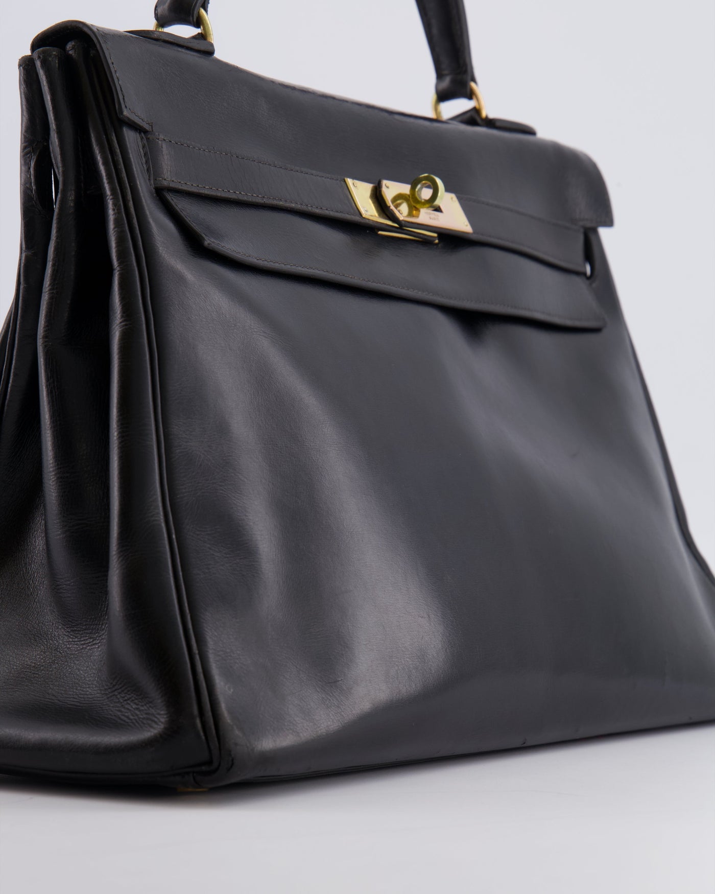 Hermes Kelly 32 Retourne Bag in Black Calfskin Box Leather with Gold Hardware - Product Image 12