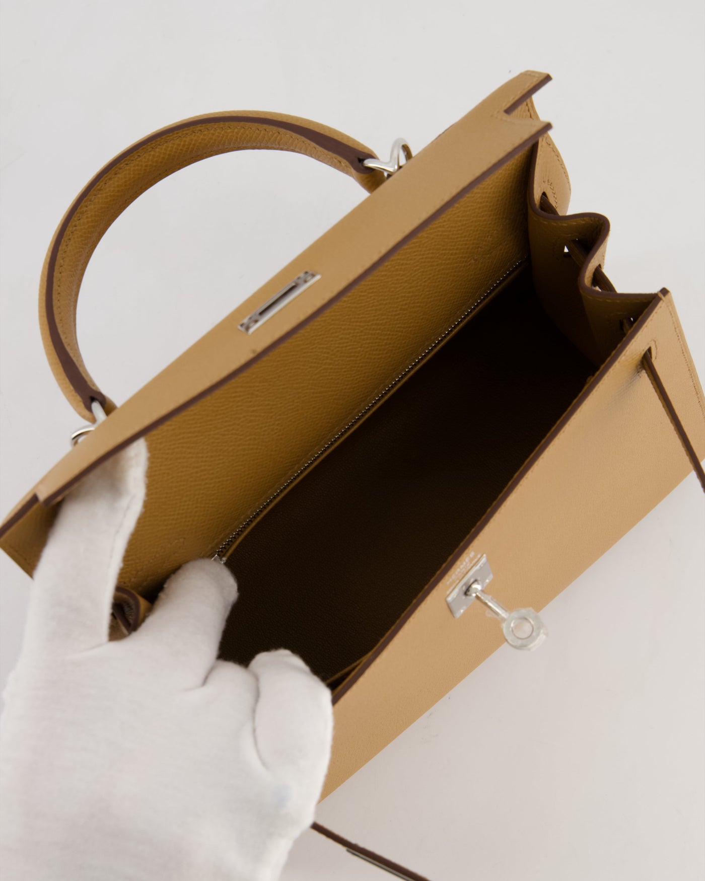 Hermes Kelly 25 Sellier Bag in Biscuit Epsom Leather with Palladium Hardware - Product Image 18