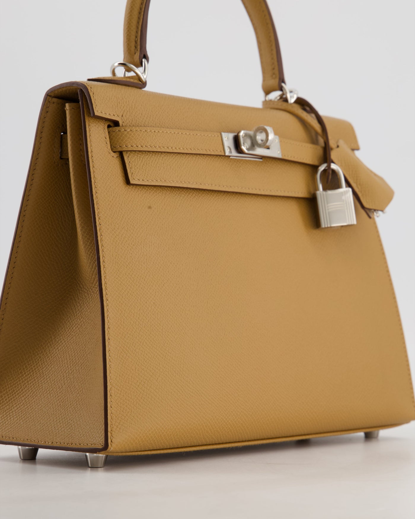 Hermes Kelly 25 Sellier Bag in Biscuit Epsom Leather with Palladium Hardware - Product Image 11