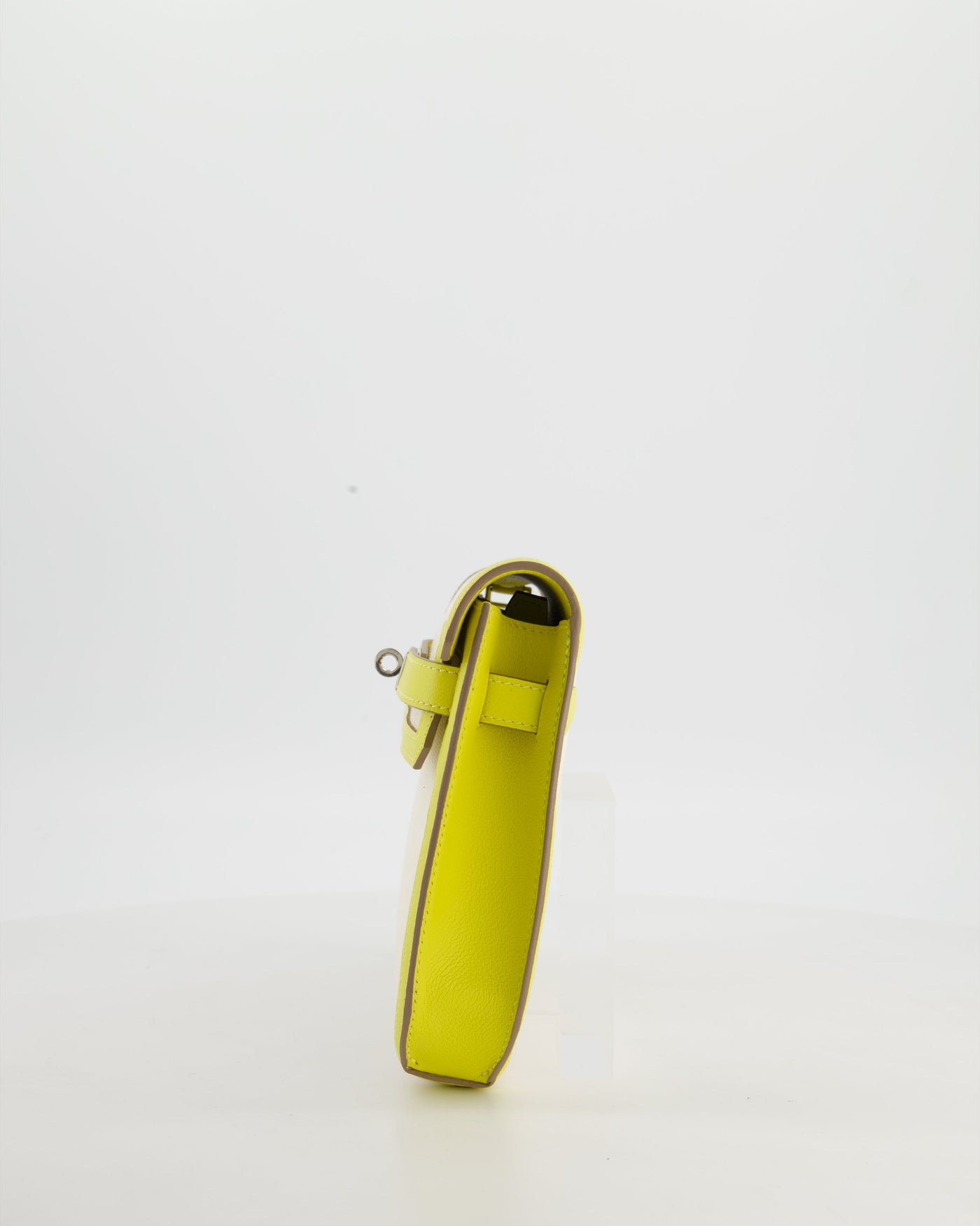 Hermes Kelly Depeches 25 Verso Bag in Ecru Canvas and Jaune Citron Chèvre with Palladium Hardware - Product Image 8