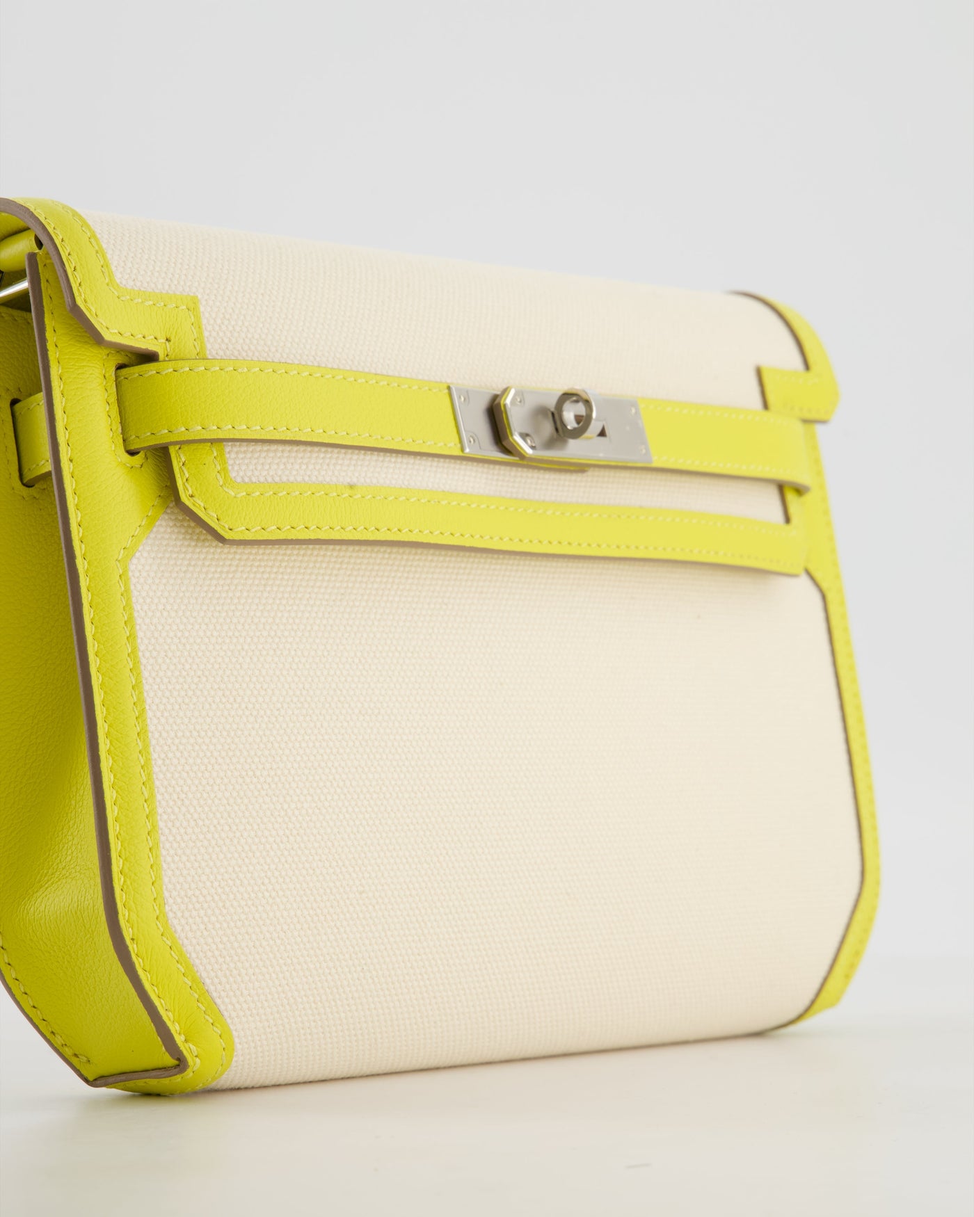 Hermes Kelly Depeches 25 Verso Bag in Ecru Canvas and Jaune Citron Chèvre with Palladium Hardware - Product Image 10