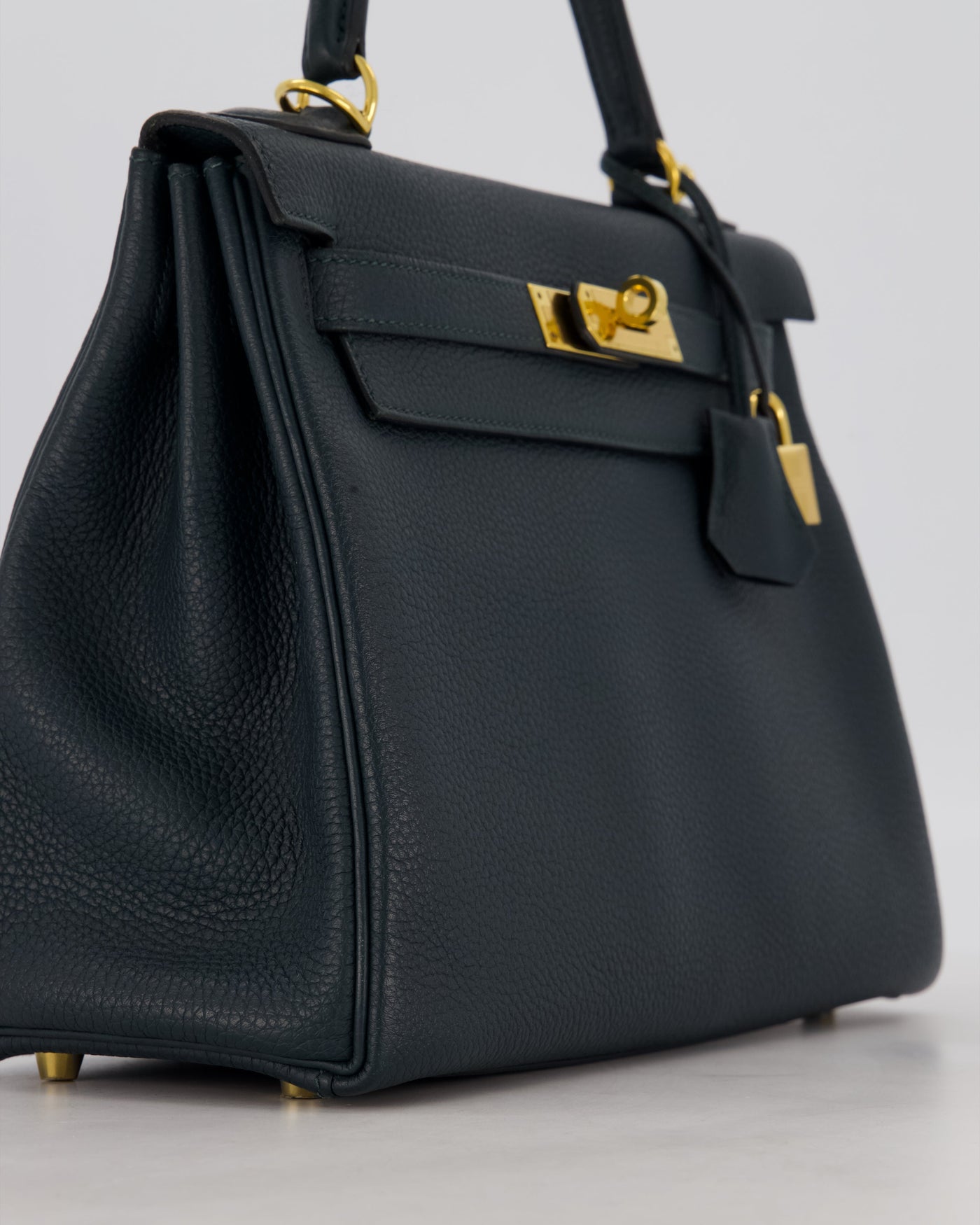 Hermes Kelly 28 Retourne Bag in Vert Cypress Togo Leather with Gold Hardware - Product Image 11
