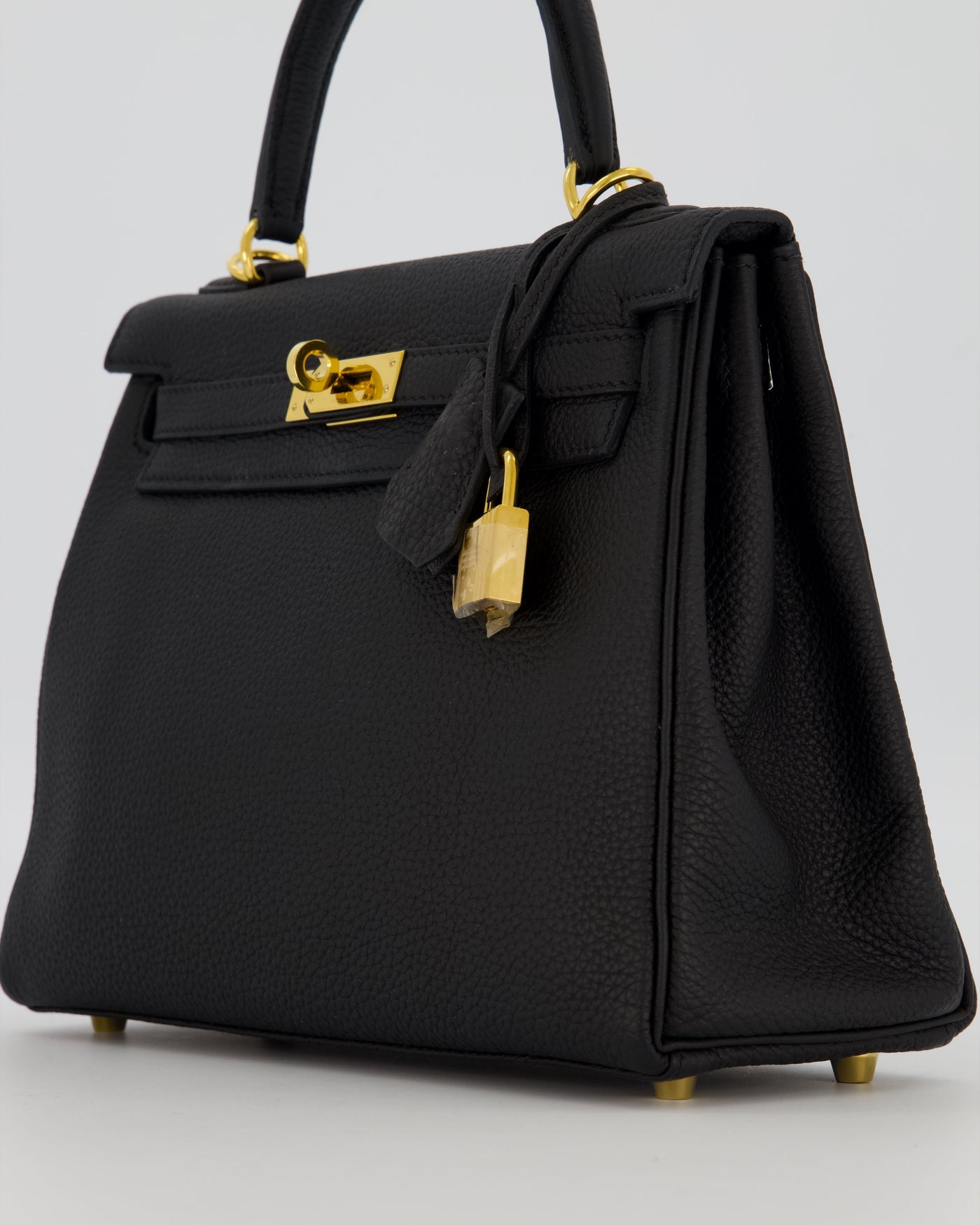 Hermes Kelly 25 Retourne Bag in Noir Togo Leather with Gold Hardware - Product Image 11