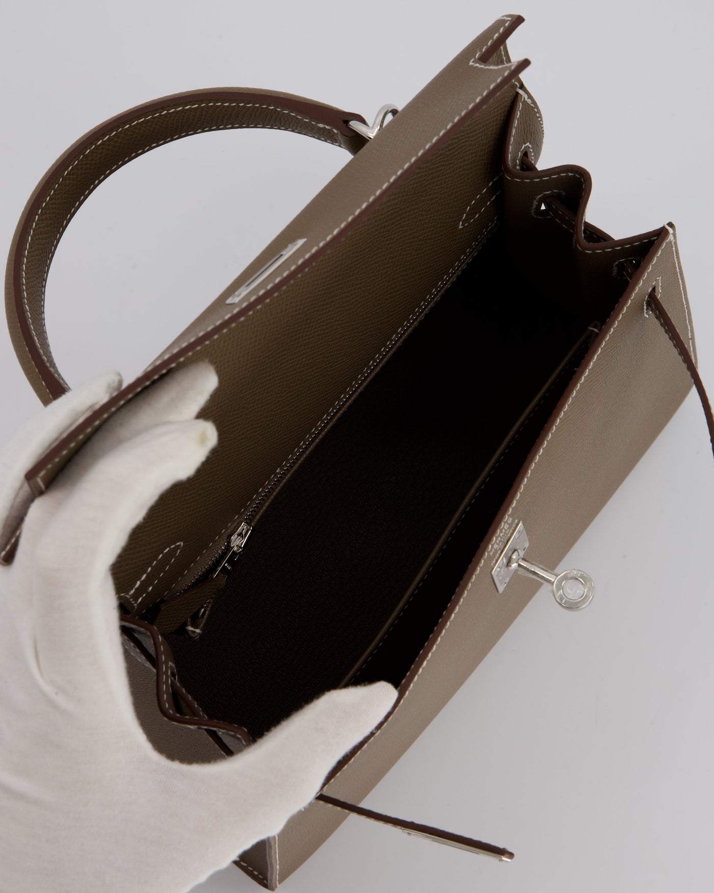 Hermes Kelly 25 Sellier Bag in Etoupe Epsom Leather with Palladium Hardware - Product Image 17