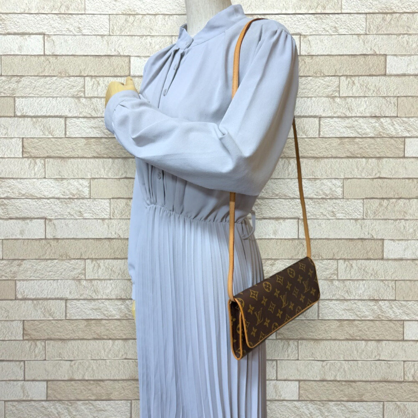 Louis Vuitton Monogram Pochette Shoulder Bag