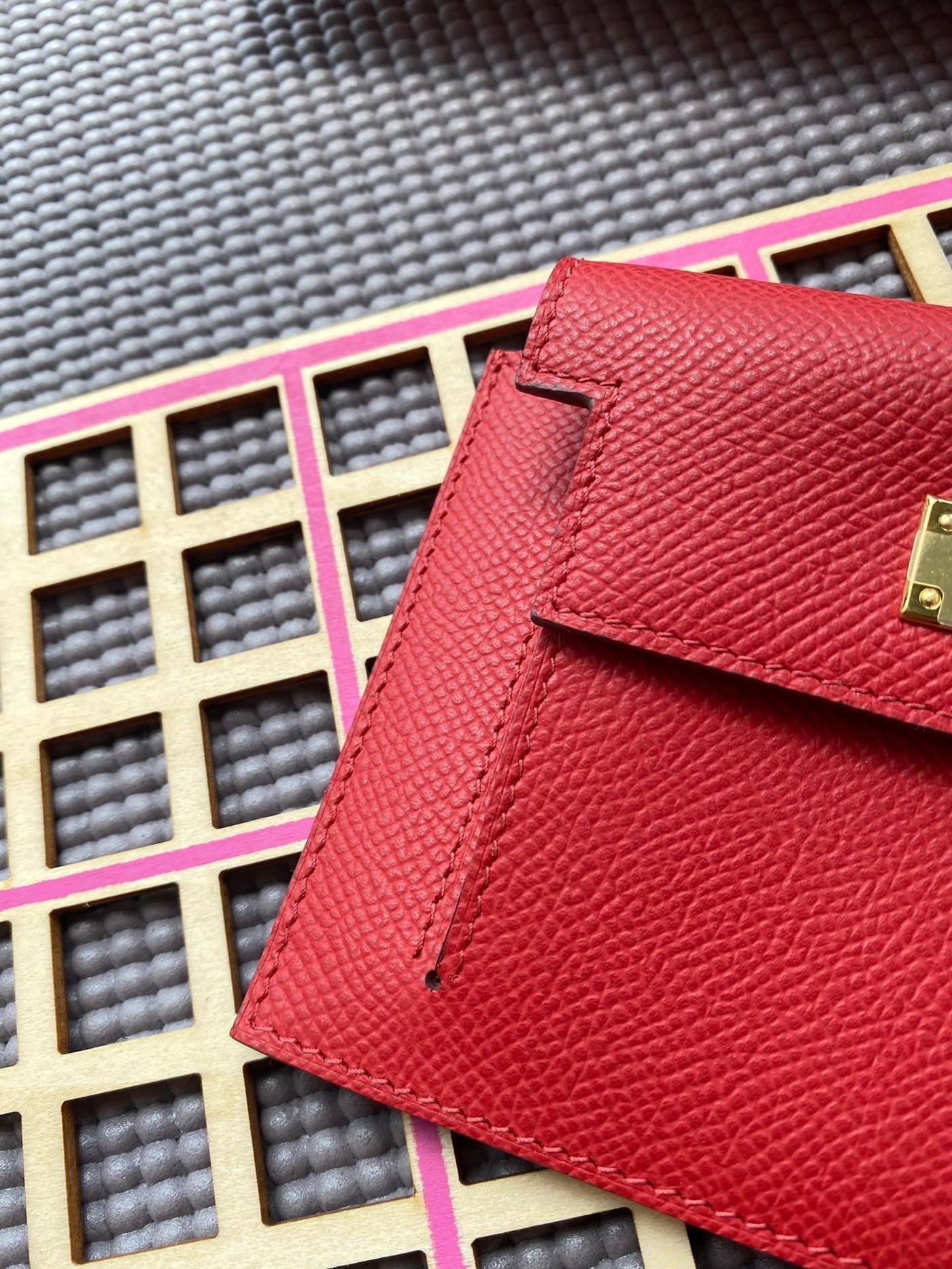 HM Kelly Pocket 13.5 Red Epsom Ghw - Product Image 8