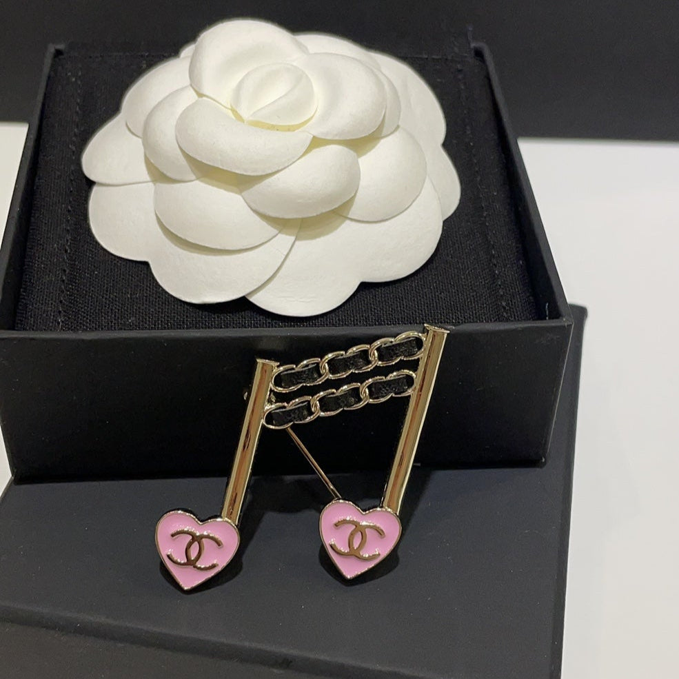 CC Brooch Gold 163086 | Studio Nafay