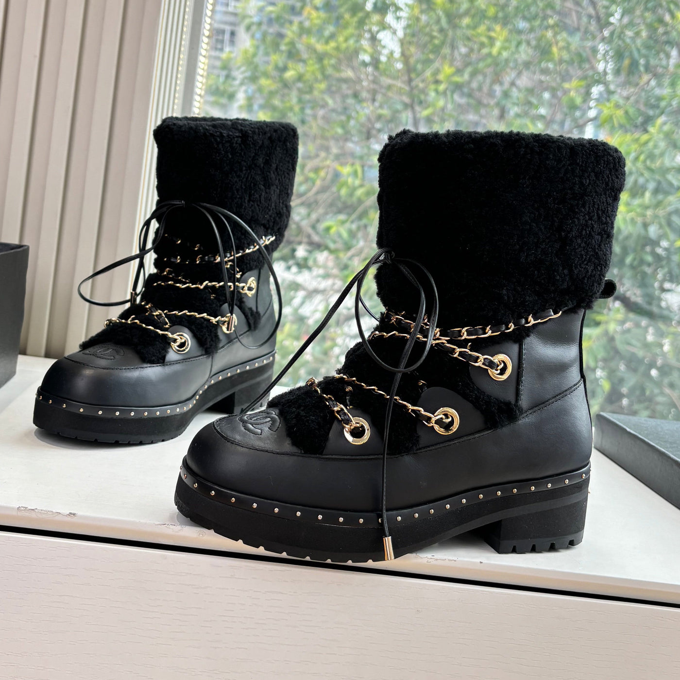 CC Short Boot Black Cowhide Wool 548840 | Studio Nafay