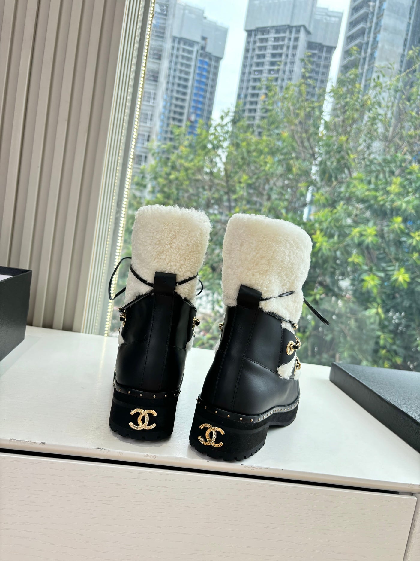 CC Short Boot White Black Cowhide Wool 548841 - Product Image 5