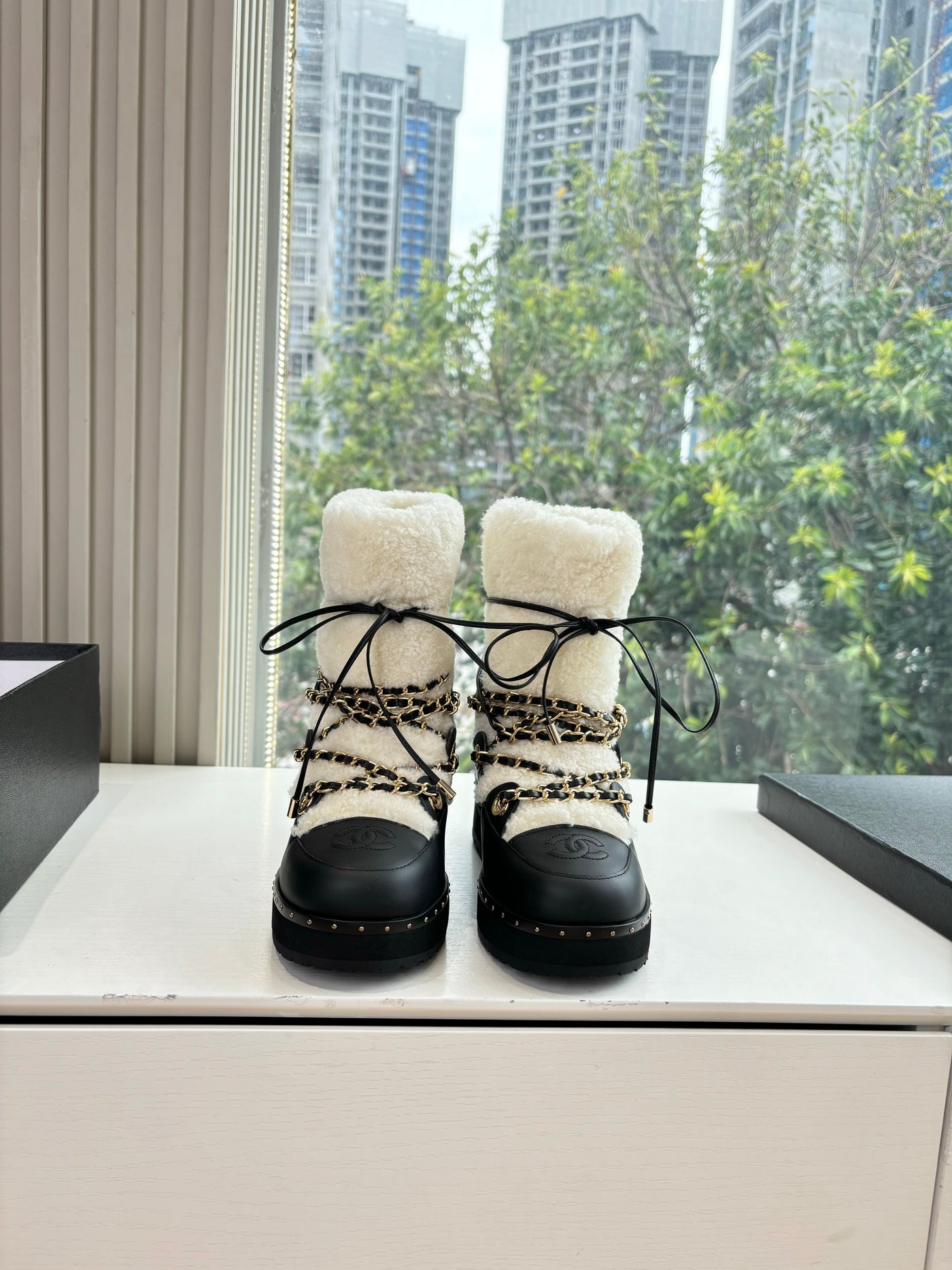 CC Short Boot White Black Cowhide Wool 548841 - Product Image 9