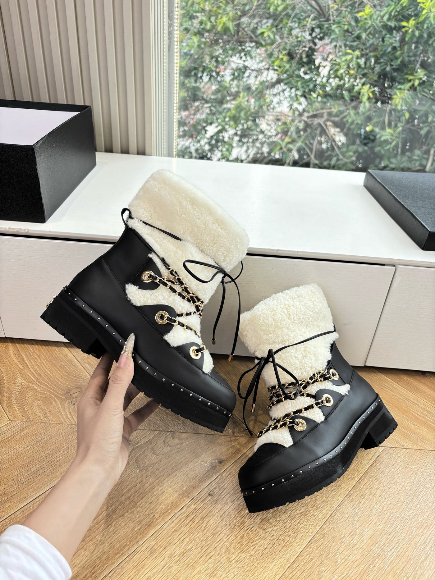 CC Short Boot White Black Cowhide Wool 548841 - Product Image 8