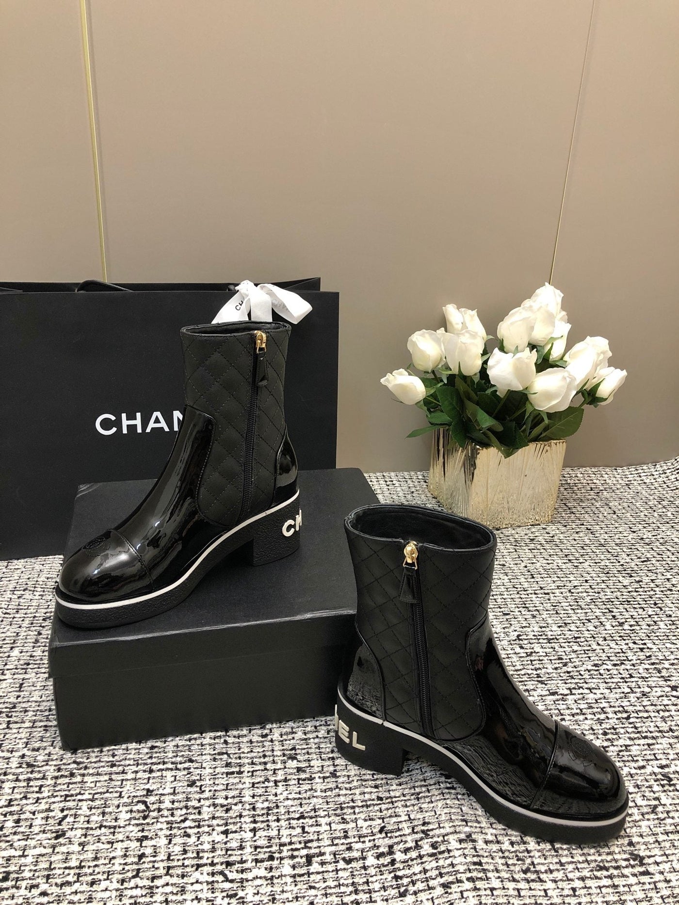ROUND-TOE SHORT BOOTS BLACK SHEEPSKIN - Product Image 8