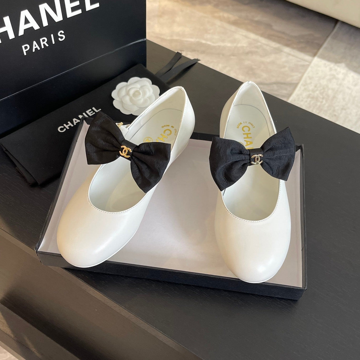 BALLET FLAT WHITE LAMBSKIN WITH BLACK BOW | Studio Nafay