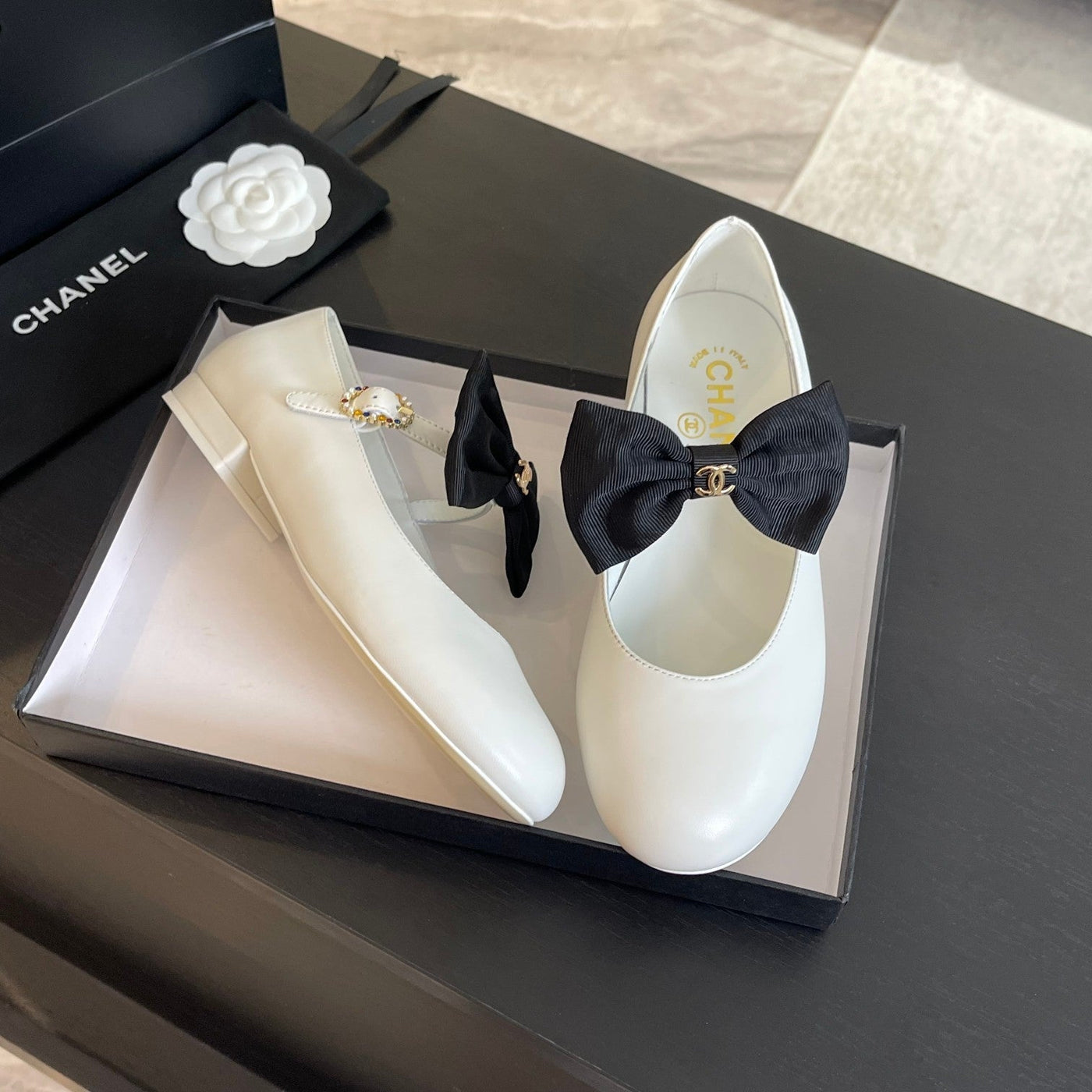 BALLET FLAT WHITE LAMBSKIN WITH BLACK BOW - Product Image 4