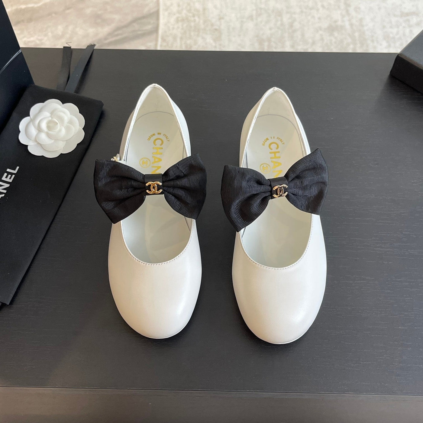 BALLET FLAT WHITE LAMBSKIN WITH BLACK BOW - Product Image 3