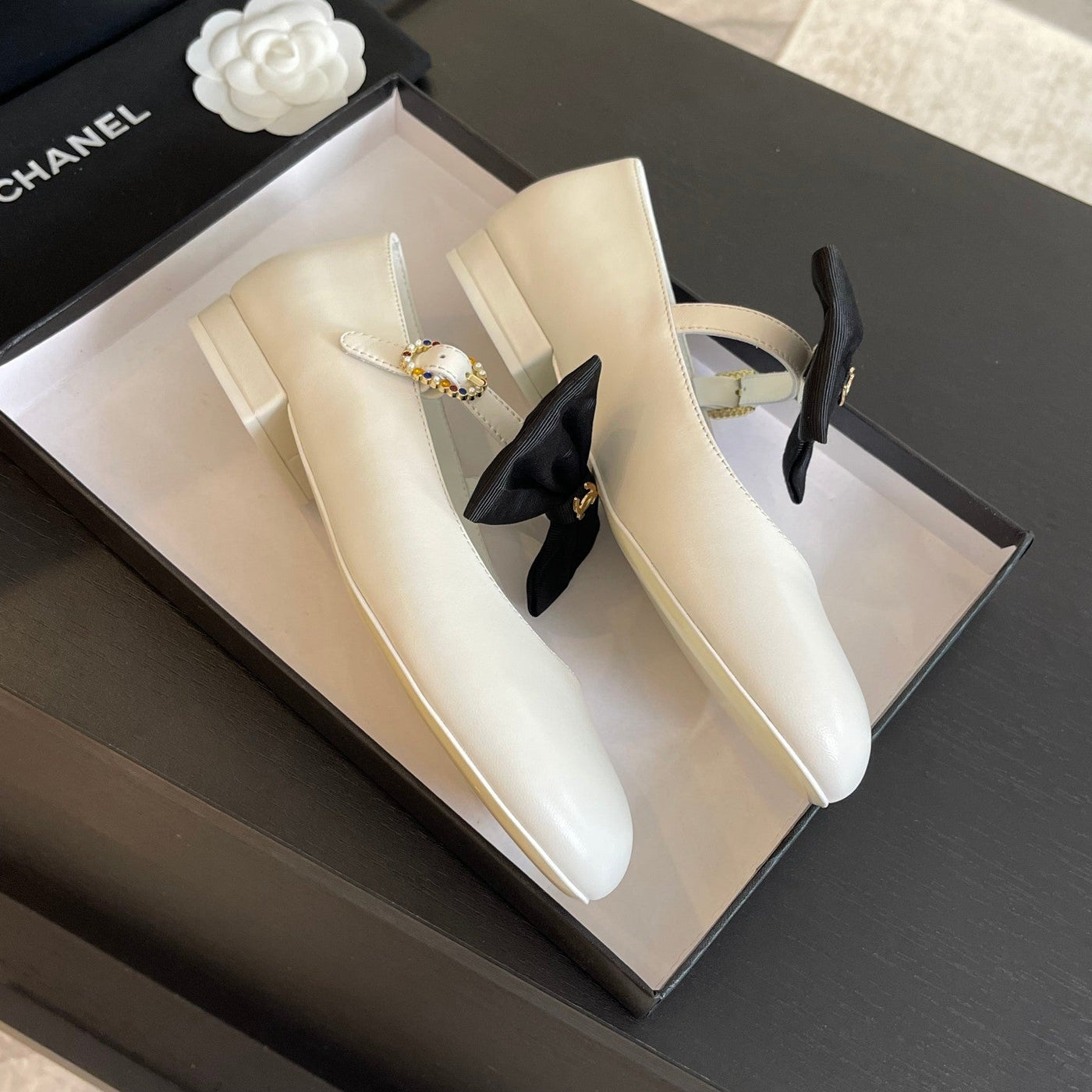 BALLET FLAT WHITE LAMBSKIN WITH BLACK BOW - Product Image 6