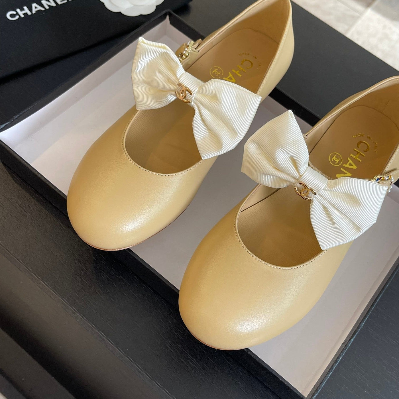 BALLET FLAT DARK CREAM LAMBSKIN WITH WHITE BOW - Product Image 4
