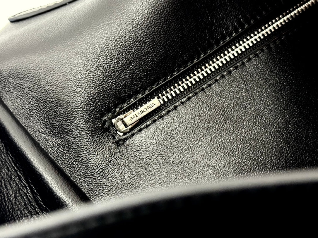 RODEO LARGE BAG 40 IN BLACK SMOOTH CALFSKIN SILVER HARDWARE - Product Image 4