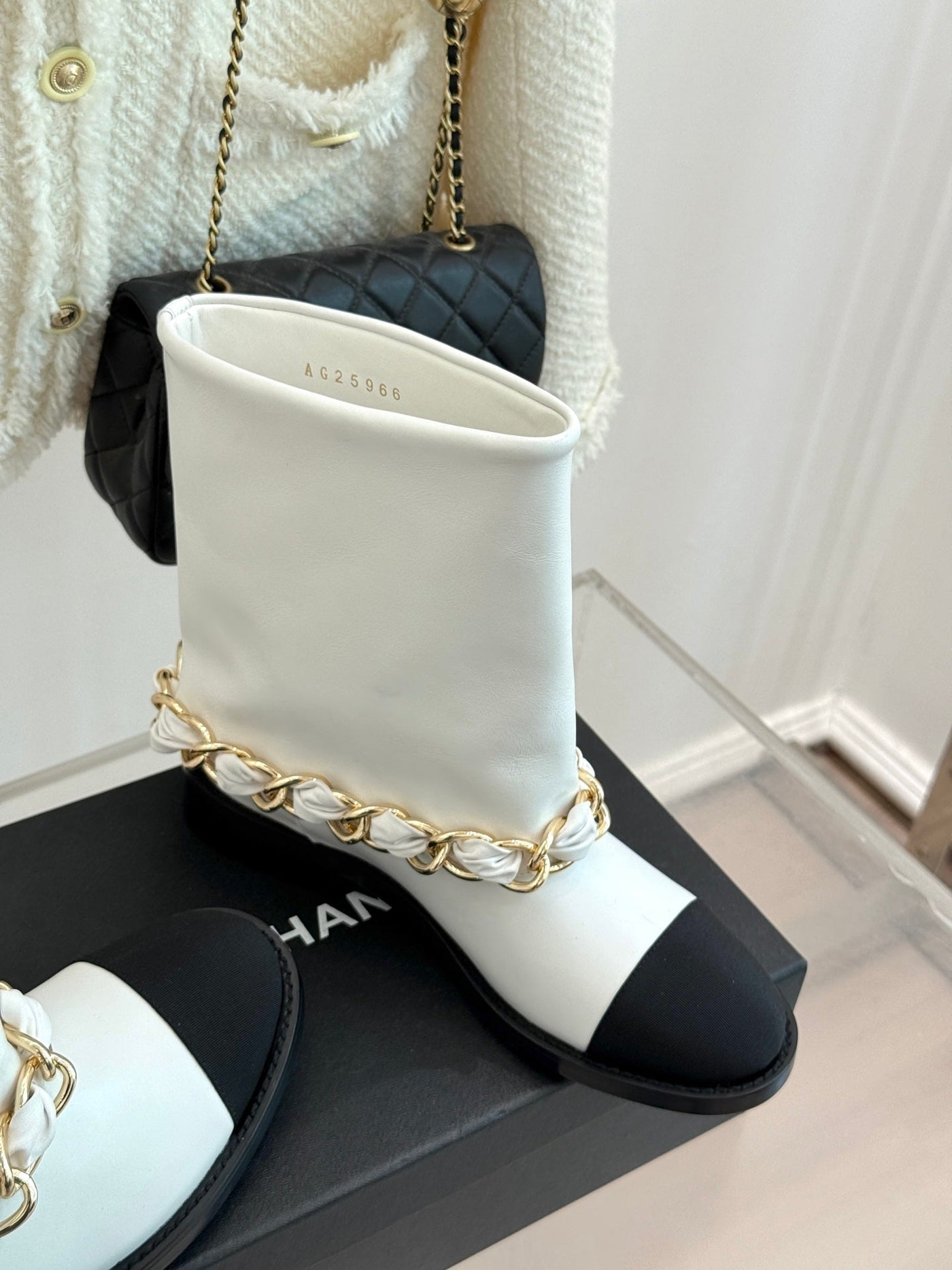 Chanel 25 Large Chain Flat-solved Boot White Lambskin 465420 - Product Image 7