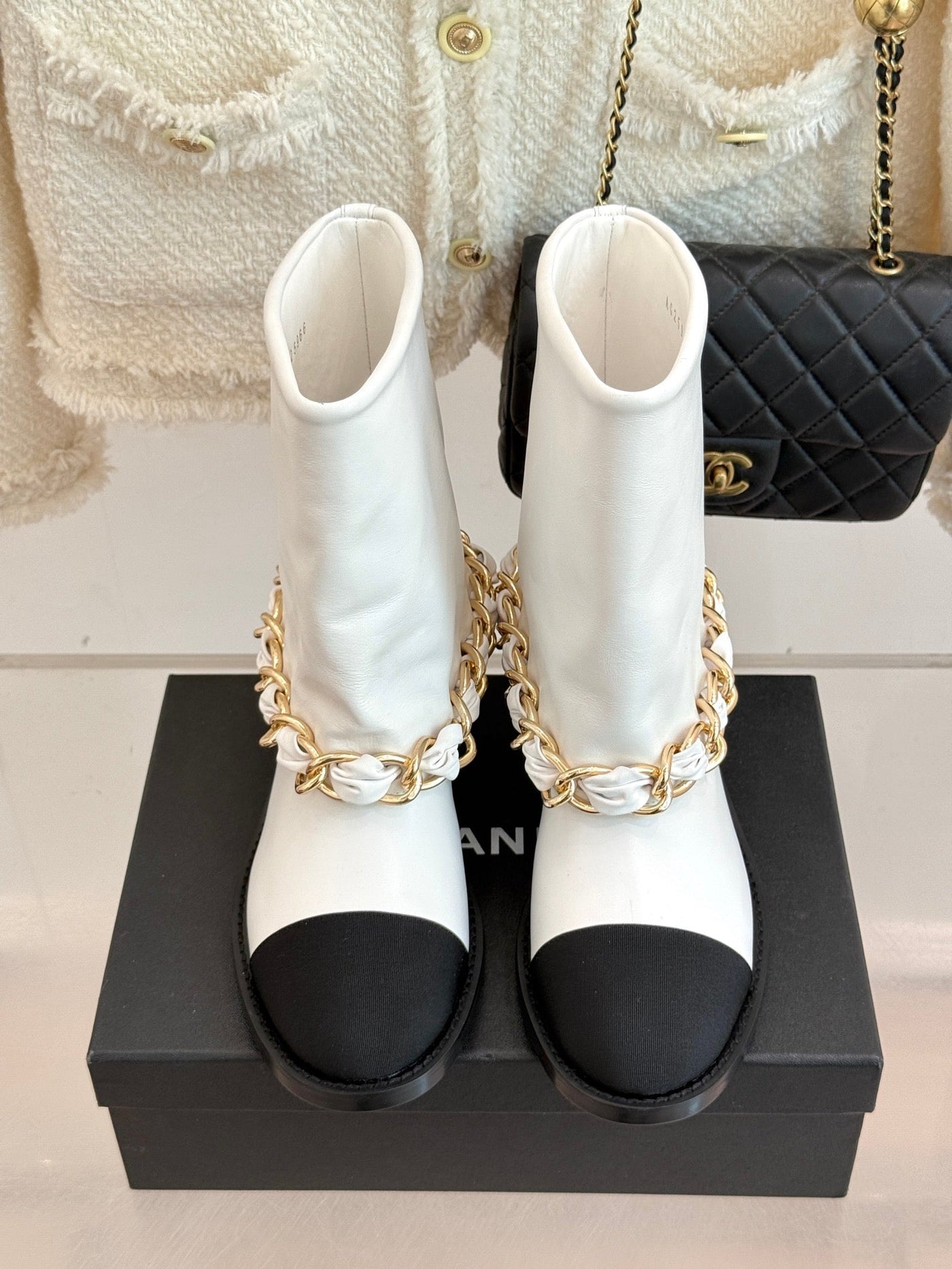 Chanel 25 Large Chain Flat-solved Boot White Lambskin 465420 - Product Image 8