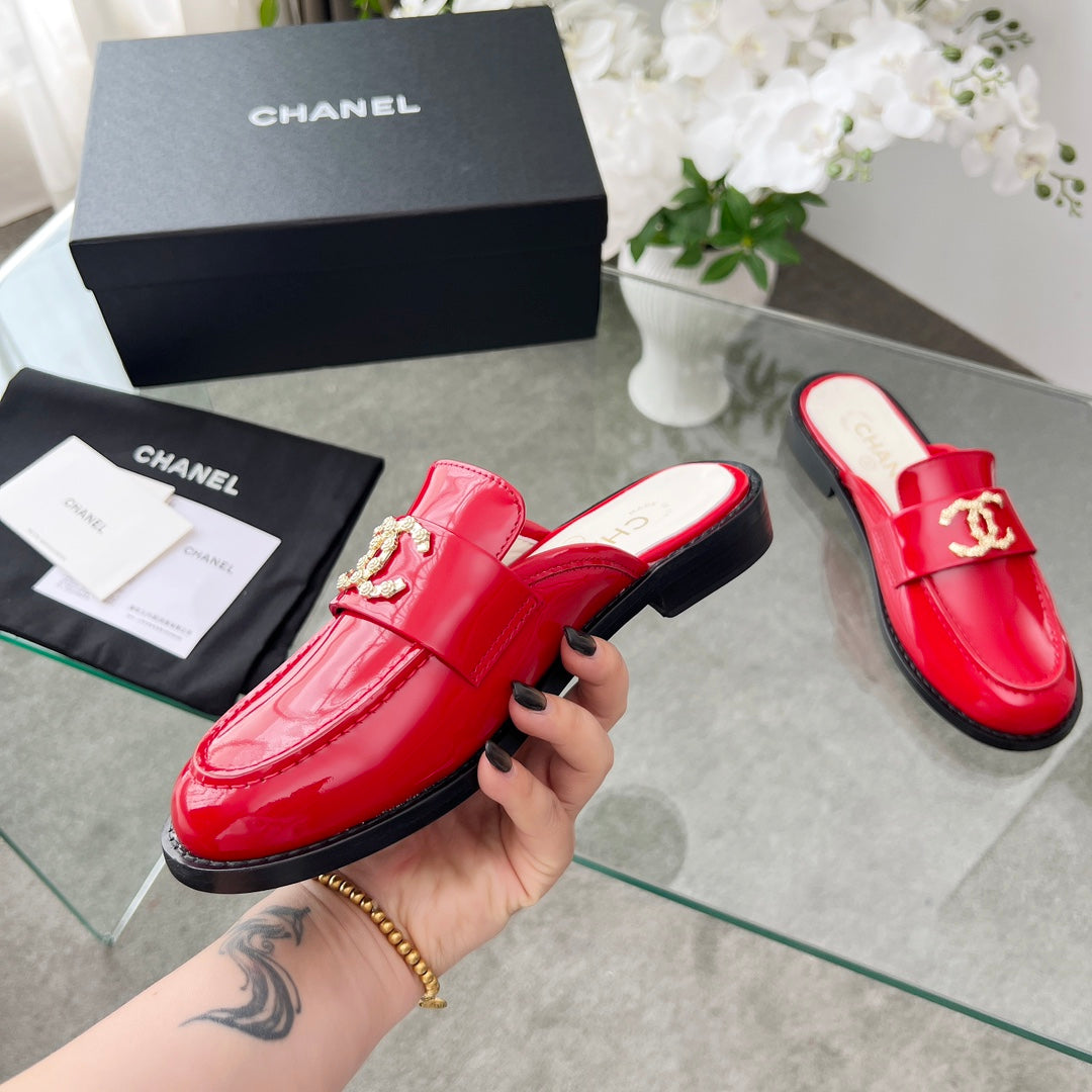 CC 25 Mule Red Patent Calfskin Gold Double C - Product Image 4