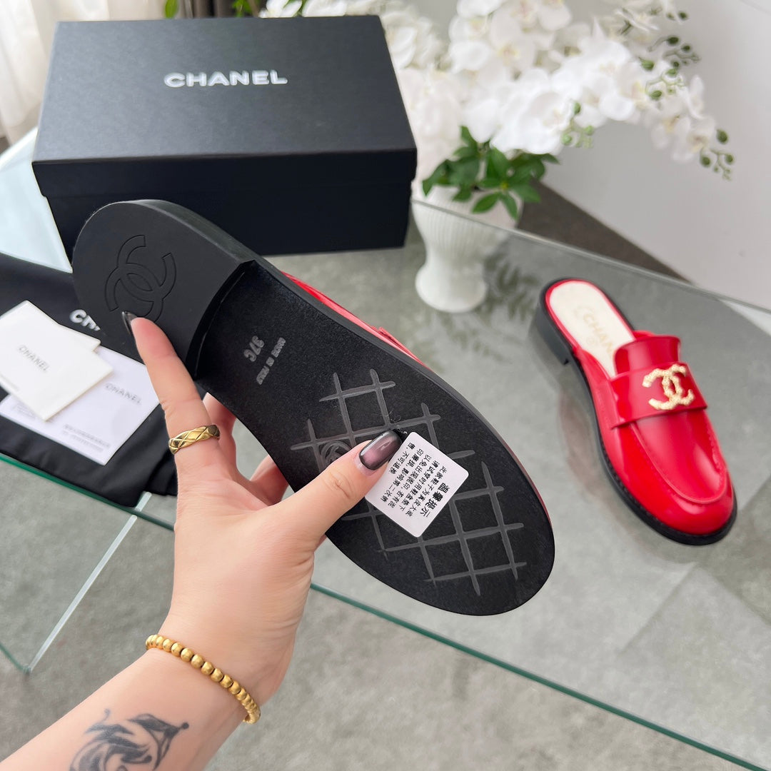 CC 25 Mule Red Patent Calfskin Gold Double C - Product Image 5