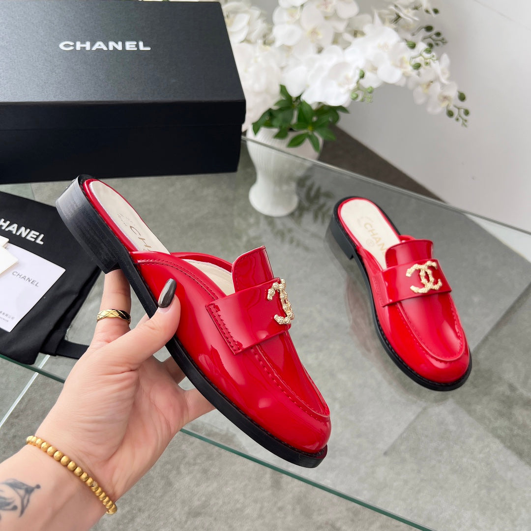 CC 25 Mule Red Patent Calfskin Gold Double C - Product Image 7