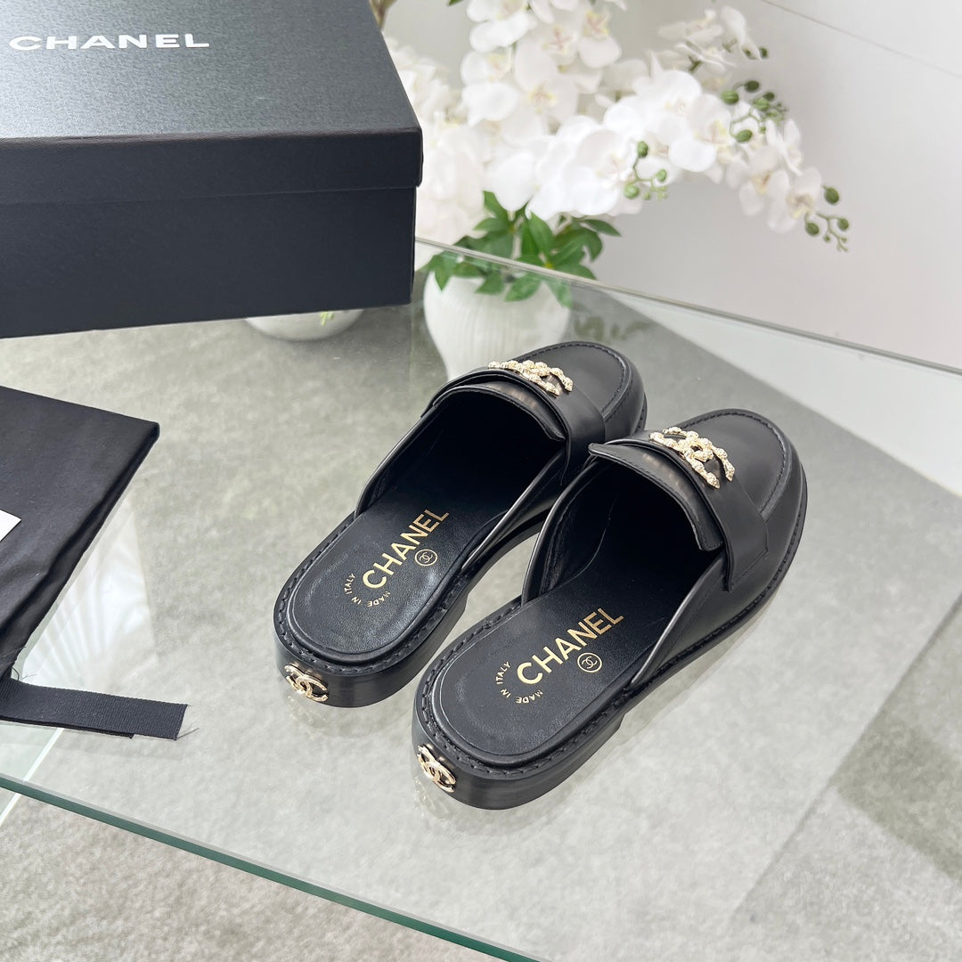 CC 25 Mule Black Calfskin Gold Double C - Product Image 2