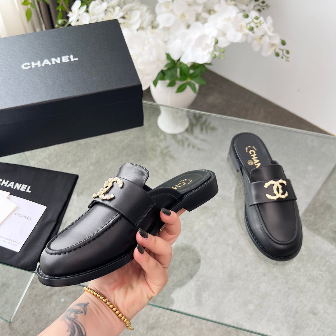 CC 25 Mule Black Calfskin Gold Double C - Product Image 3