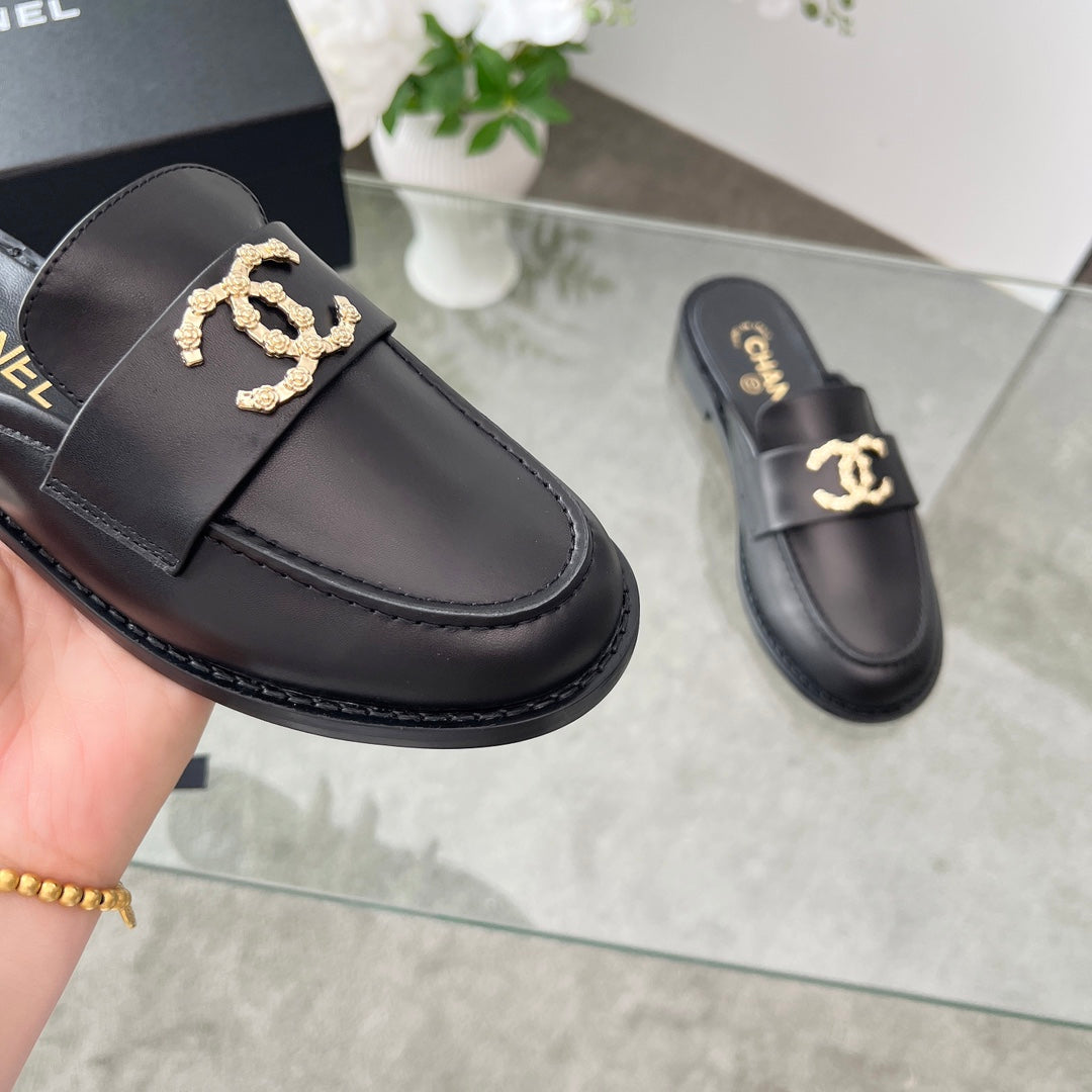 CC 25 Mule Black Calfskin Gold Double C - Product Image 4