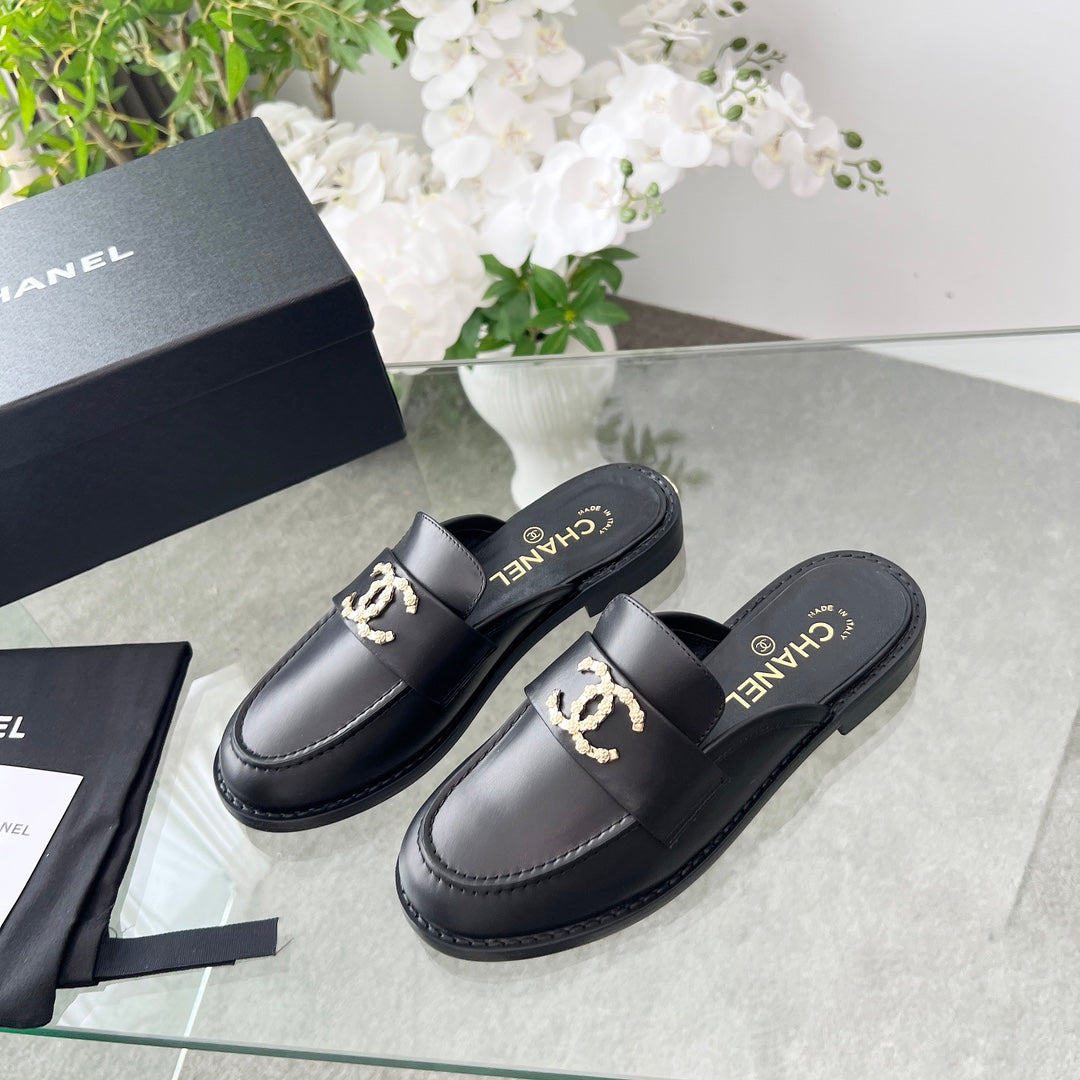 CC 25 Mule Black Calfskin Gold Double C - Product Image 5