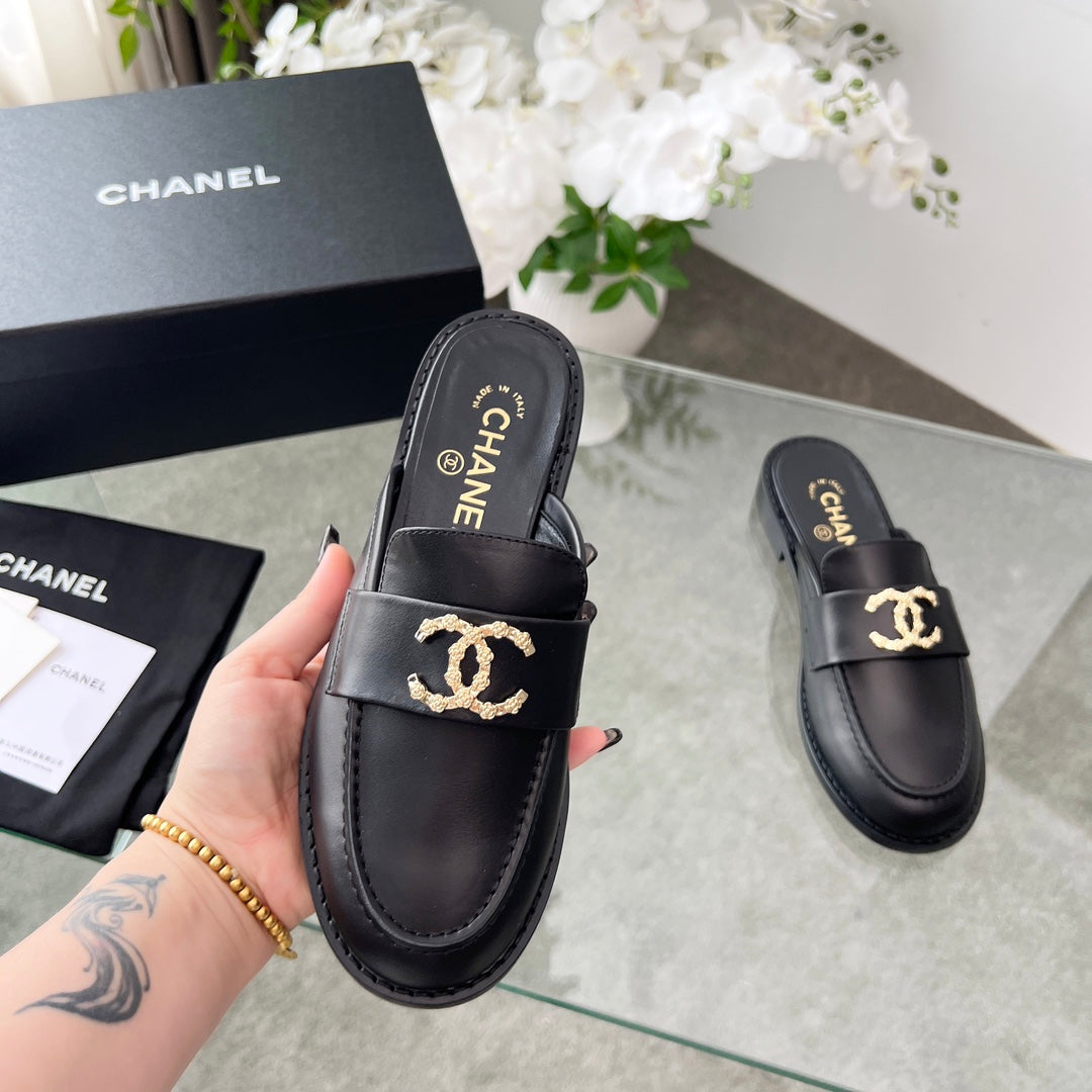 CC 25 Mule Black Calfskin Gold Double C - Product Image 7